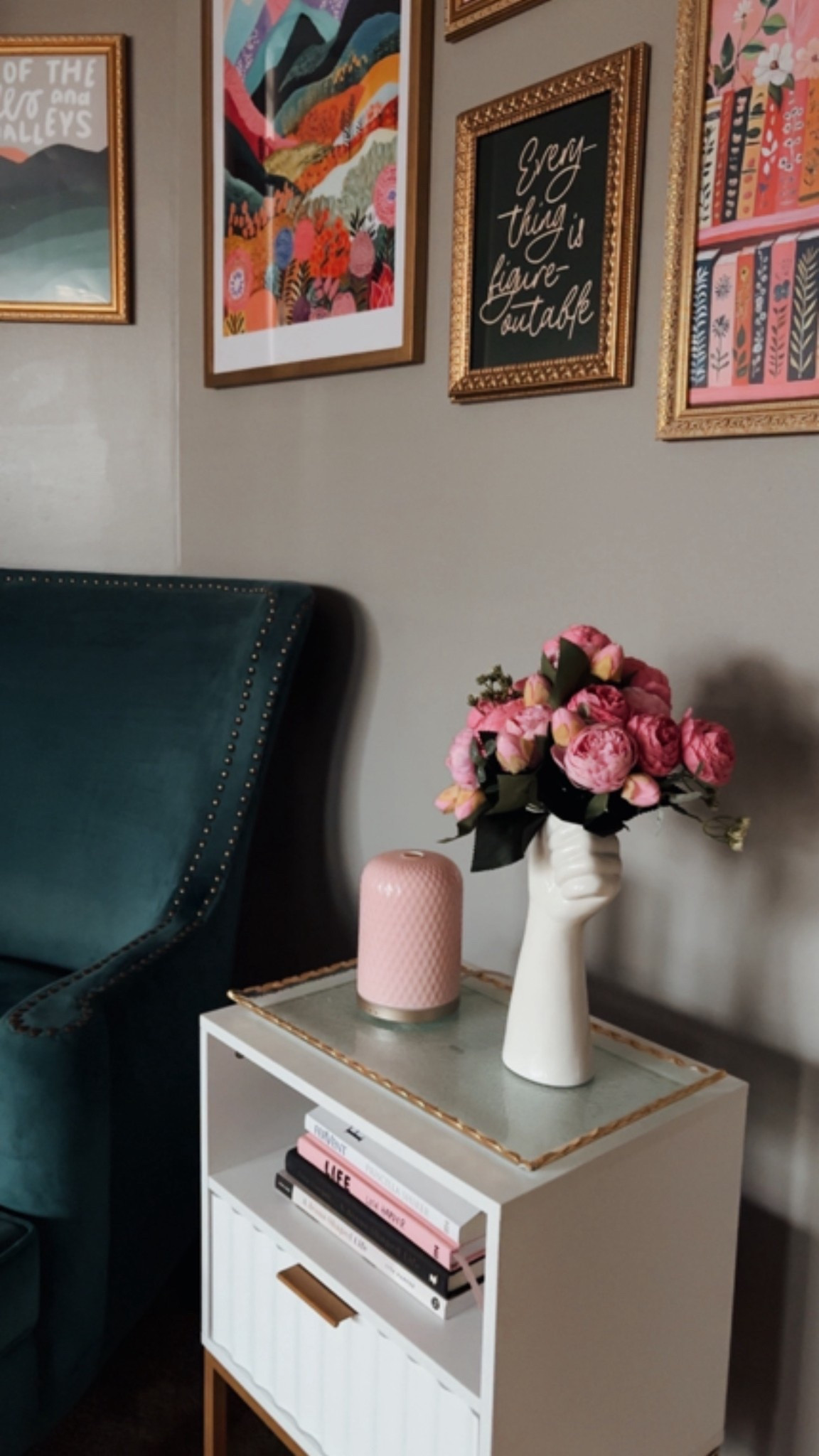 My gorgeous reading corner in my bedroom is finally done! I’m in love ❤️