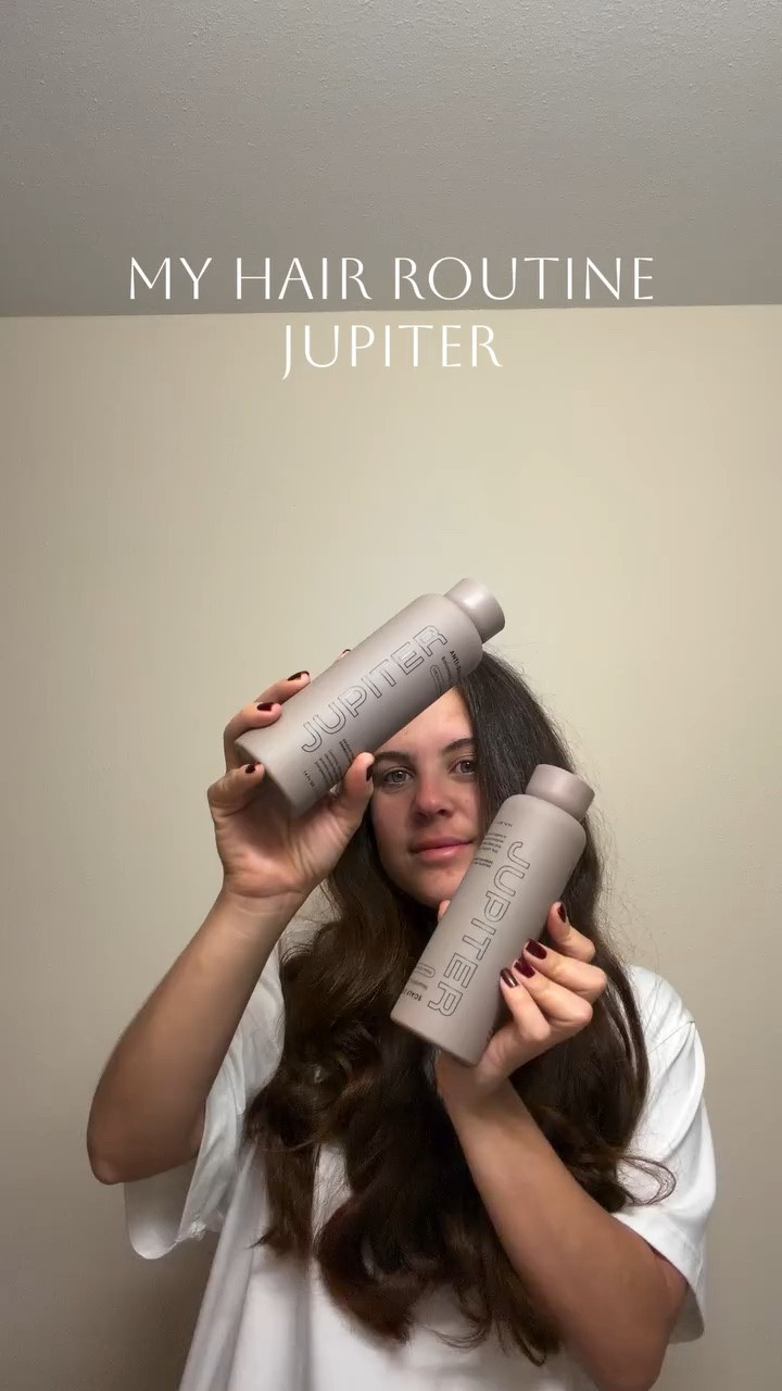 ¿Caspa, picazón o un cuero cabelludo sensible? 👀✨

Últimamente he estado probando los productos de Jupiter y me ha encantado la experiencia. Su shampoo anticaspa ayuda a combatir la caspa mientras limpia profundamente, y el acondicionador deja mi cabello suave, hidratado y con una sensación súper fresca. 💆‍♀️

Lo que más me gusta es que no se siente como un tratamiento anticaspa tradicional, sino como una rutina de cuidado capilar que además ayuda a mantener el cuero cabelludo saludable.

Porque un cabello bonito comienza con un cuero cabelludo sano. 🤍✨

¿Ya conocías esta marca? Cuéntamelo en los comentarios. 👇

#JupiterHairCare #ScalpCare #momlife