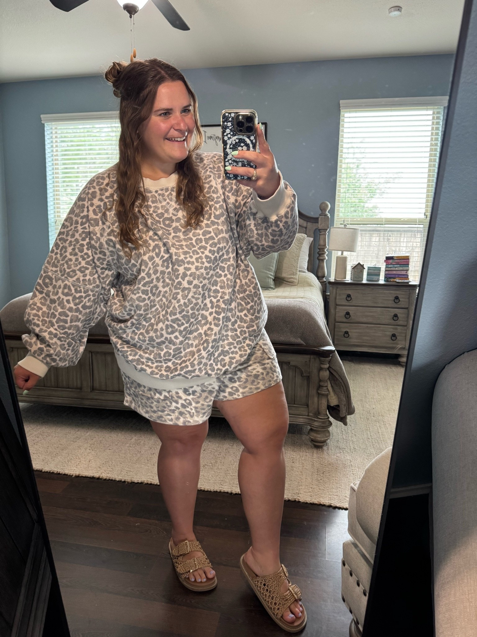 Wearing an xl in both pieces of this aerie set. It is so comfy and perfect for lounging or going on errands. I’m 5’1 and a size 16. Def have some room and could have done a large in the top.

#LTKootd #LTKMidsize #LTKPlusSize