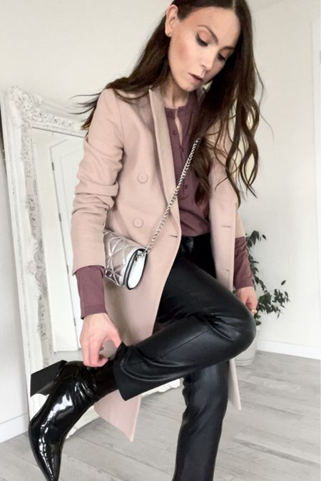 Light pink coat outfit 💕

Blush coat
Outfit with pink 
Subtle pink coat
Leather pants
Black leather pants
Black shiny boots
Silver bag
Winter outfit
Winter coat 

#LTKunder50 #LTKstyletip #LTKunder100