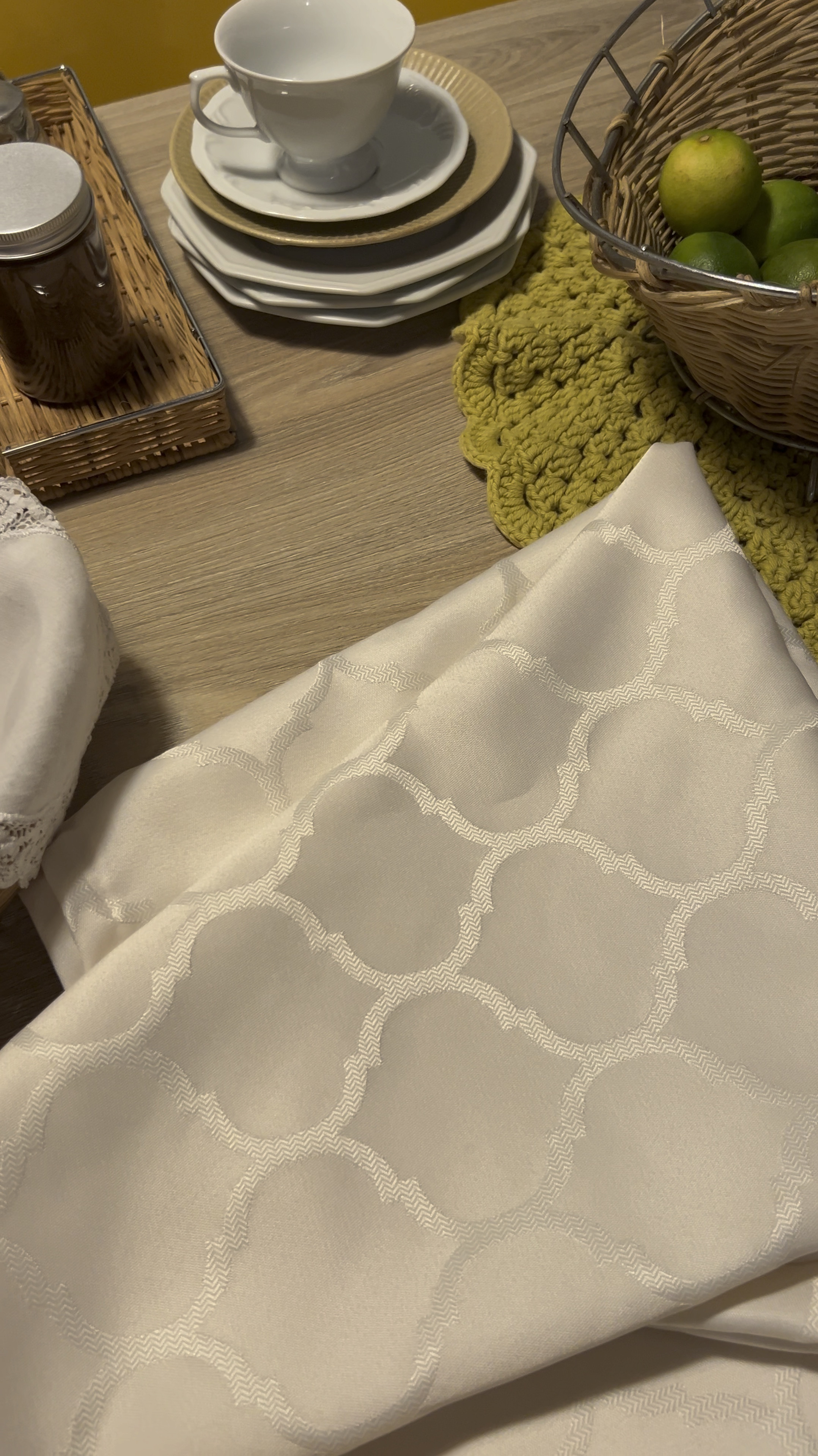 Essa toalha de mesa impermeável foi a solução perfeita para o nosso café da manhã ficar sempre lindo e bem decorado! 

#LTKbrasil #LTKfamily #LTKhome