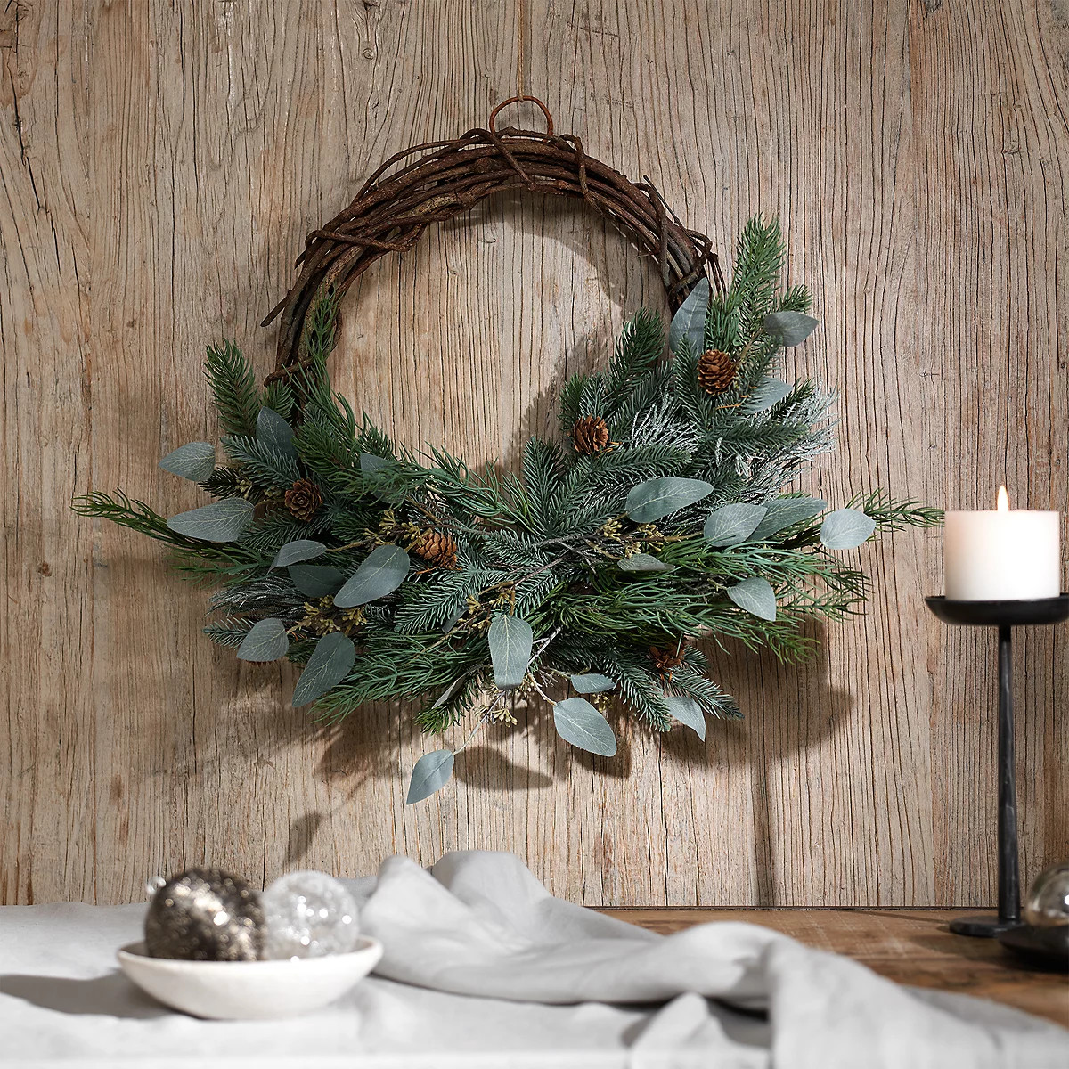 Frosted Eucalyptus Wreath – 40cm | The White Company (UK)