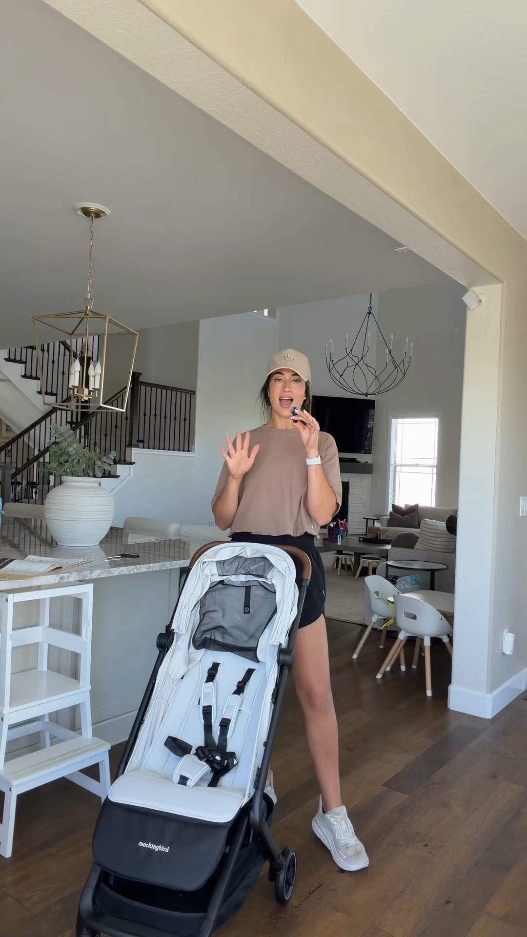 Alll the details you need about mockingbirds new travel stroller!! 

Travel, toddler travel, travel stroller, traveling with baby
