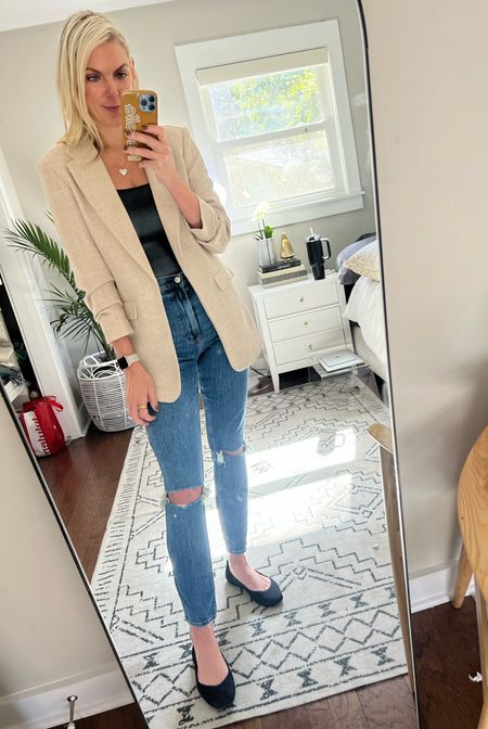 OOTD | wearing medium in bodysuit, small in blazer and 29 in jeans 