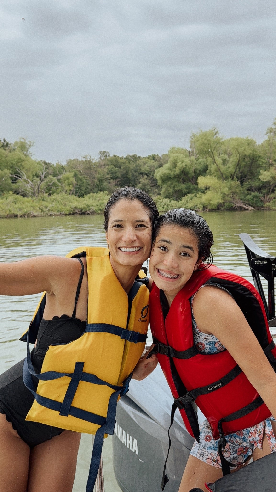 Lake days are the best days 💦☀️
Soaking up the sun, splashing with the kids, and living in my favorite summer staples.
I’ve linked my go-to swimsuit, comfy lake shoes, and the only sunscreen I trust for long days outside—everything is on my LTK 💛 #WithLoveTere




lake day outfit, best swimsuits for moms, waterproof lake shoes, family lake day essentials, summer swimwear 2025, stylish water shoes, lake accessories for women, long-wear sunscreen, cute one-piece swimsuits, beach bag must-haves, lake day packing list


#LakeDayVibes #LTKSummerStyle #LTKUnder100 #LakeLife #SummerOOTD #SwimwearStyle #MomStyle #SunscreenFavorites #LakeTripEssentials #LTKFamilyStyle #WithLoveTere


#LTKSwim
