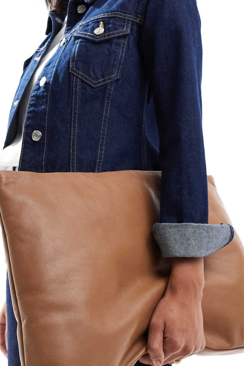 New bag alert! I love this leather oversized clutch! Made with real leather, I’m confident I will have this for years to come! 

#LTKItBag
