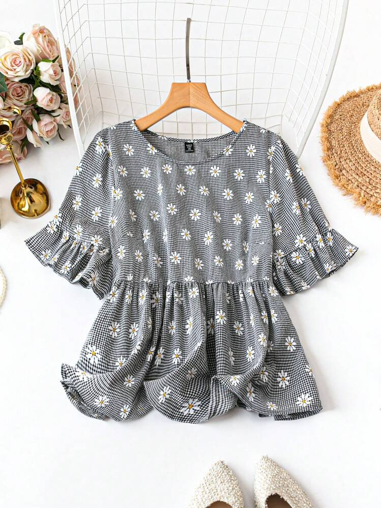 SHEIN Essnce Plus Size Summer Women Black And White Gingham Floral Printed Ruffle Hem Blouse,Elegant Curve Picnic Teacher Business Casual Round Neck Fashionable | SHEIN