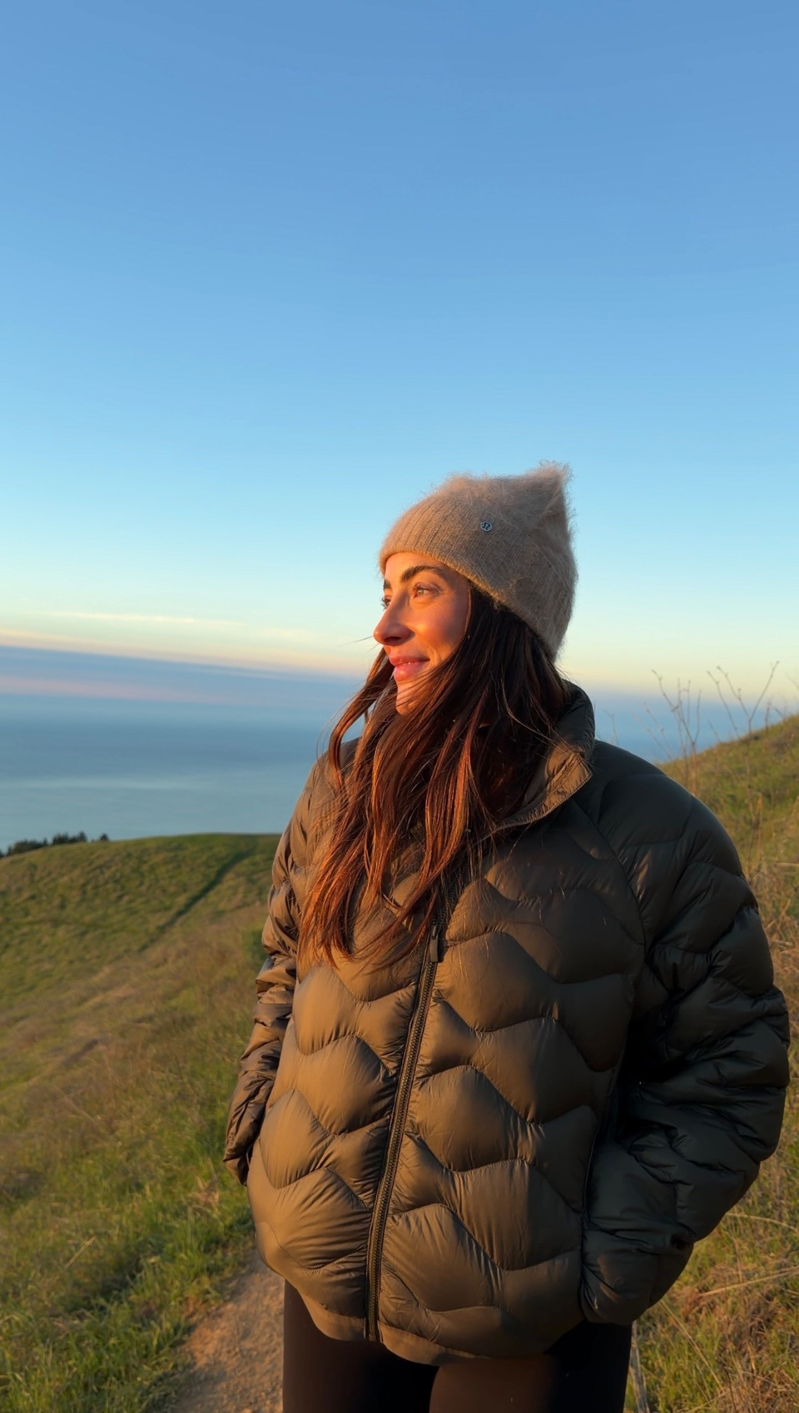 My morning hike outfit was perfect - the @lululemon Featherweight Down 900-Fill Quilted Jacket is SO warm & cozy. #ad #lululemoncreator