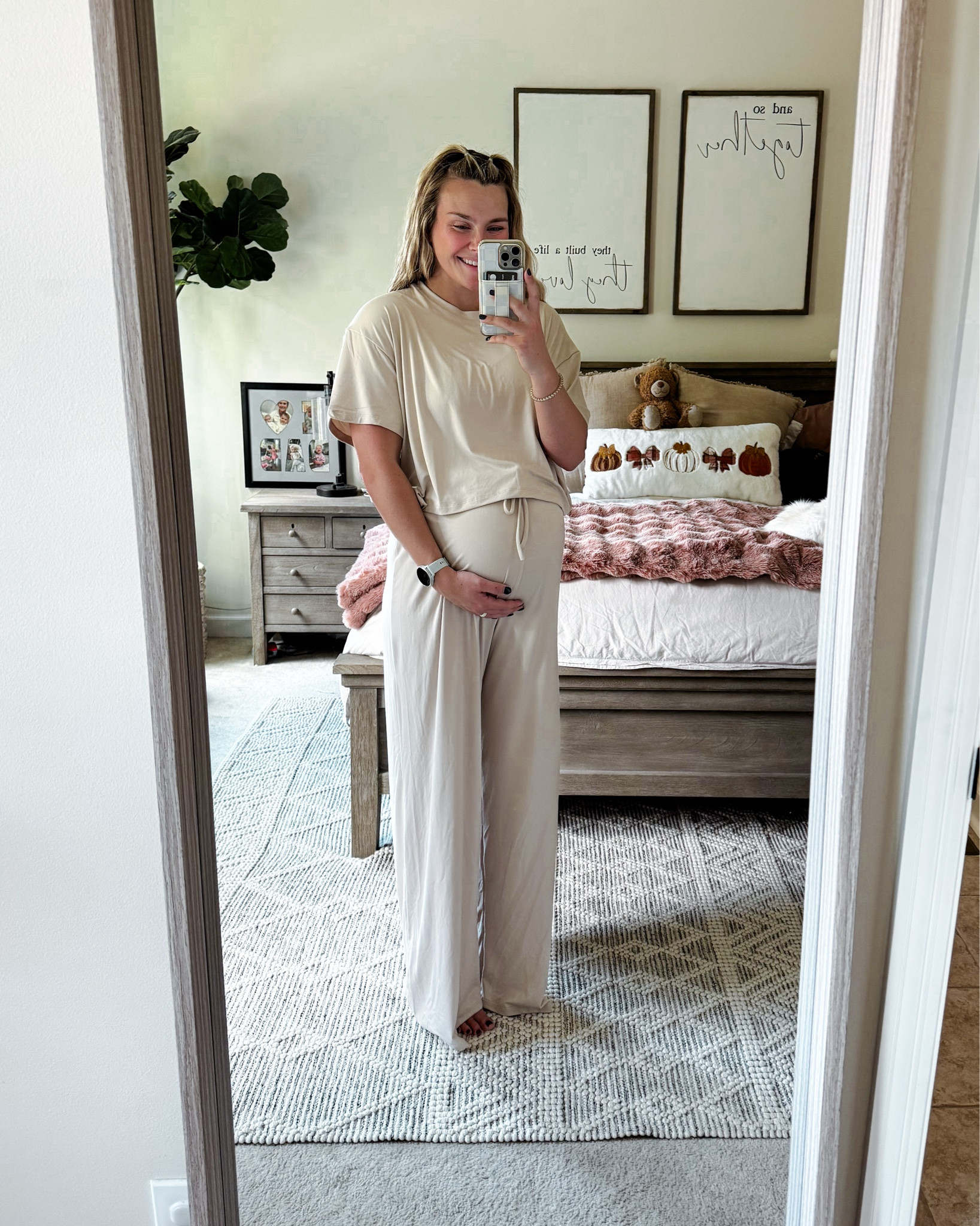 Have I worn these every single day since getting them….yes🤩🙌🏼 Truly the softest, stretchiest, and bump friendly set I’ve tried that’s also long enough! They have lots of colors to choose from as well as other items in the Cloud Collection! I’m wearing mediums in both items.

@shop.ltk #liketkit #ad https://liketk.it/5uBpB



#LTKBump