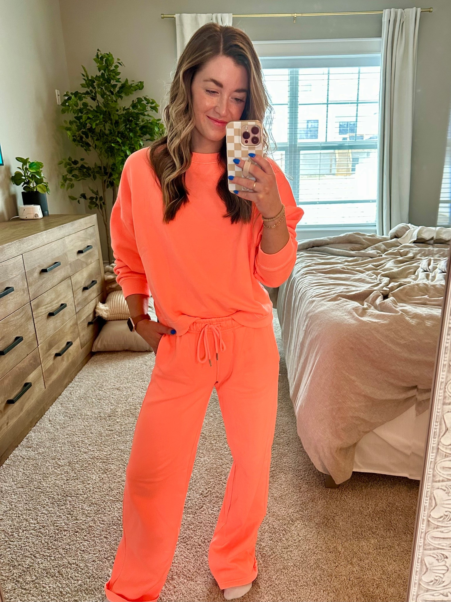 Neon sweat set to brighten this snowy day! Entire set on major sale & comes in tons of colors!

Wearing S in top and XS in bottoms


#LTKdayinmylife #LTKootd #LTKmomlife