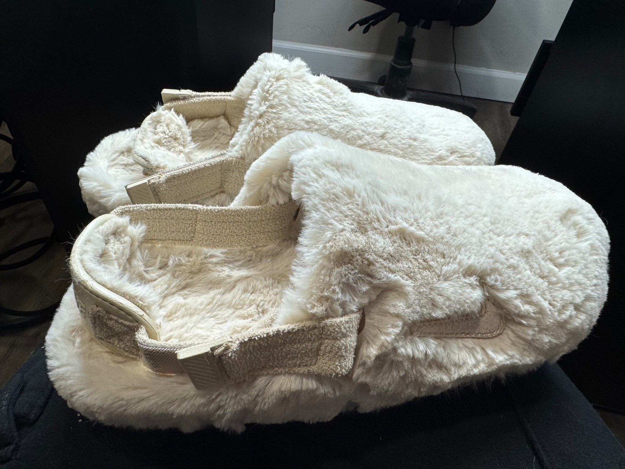 Oh my comfort 🤤☁️
A comfy girls dream slid 

#slids #shoes #nike #womensshoe #womenscalmmule #calmmule #nikemule 