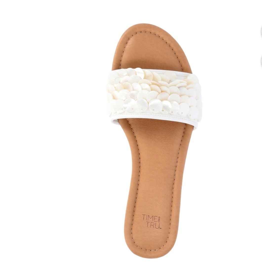 Saw these $25 sandals in store and immediately threw in my 🛒 
:
I sized up 1/2 a size 

#LTKgrwm #LTKootd #LTKmomlife