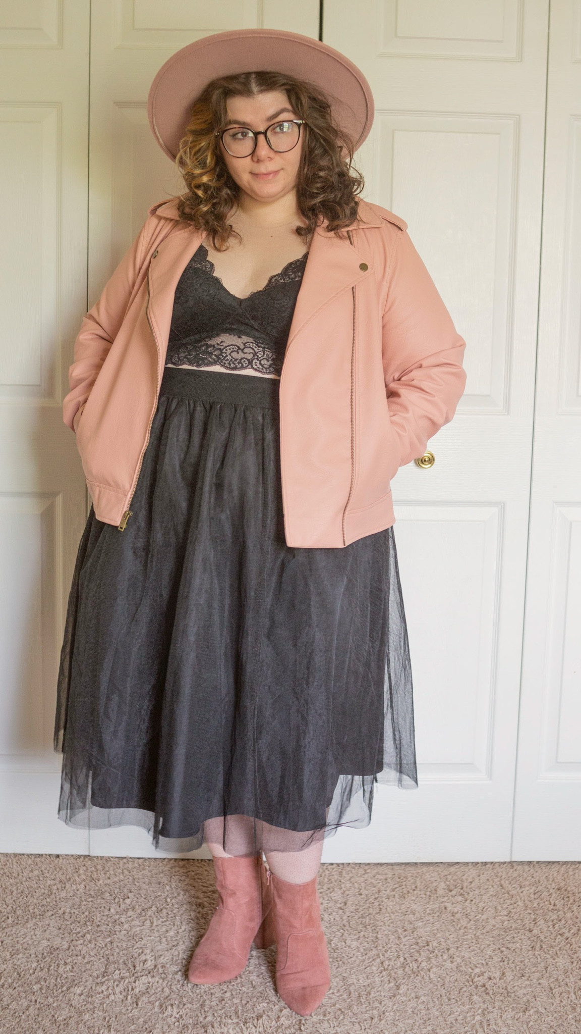 Plus size black and pick outfit 

#LTKstyletip #LTKcurves #LTKSeasonal