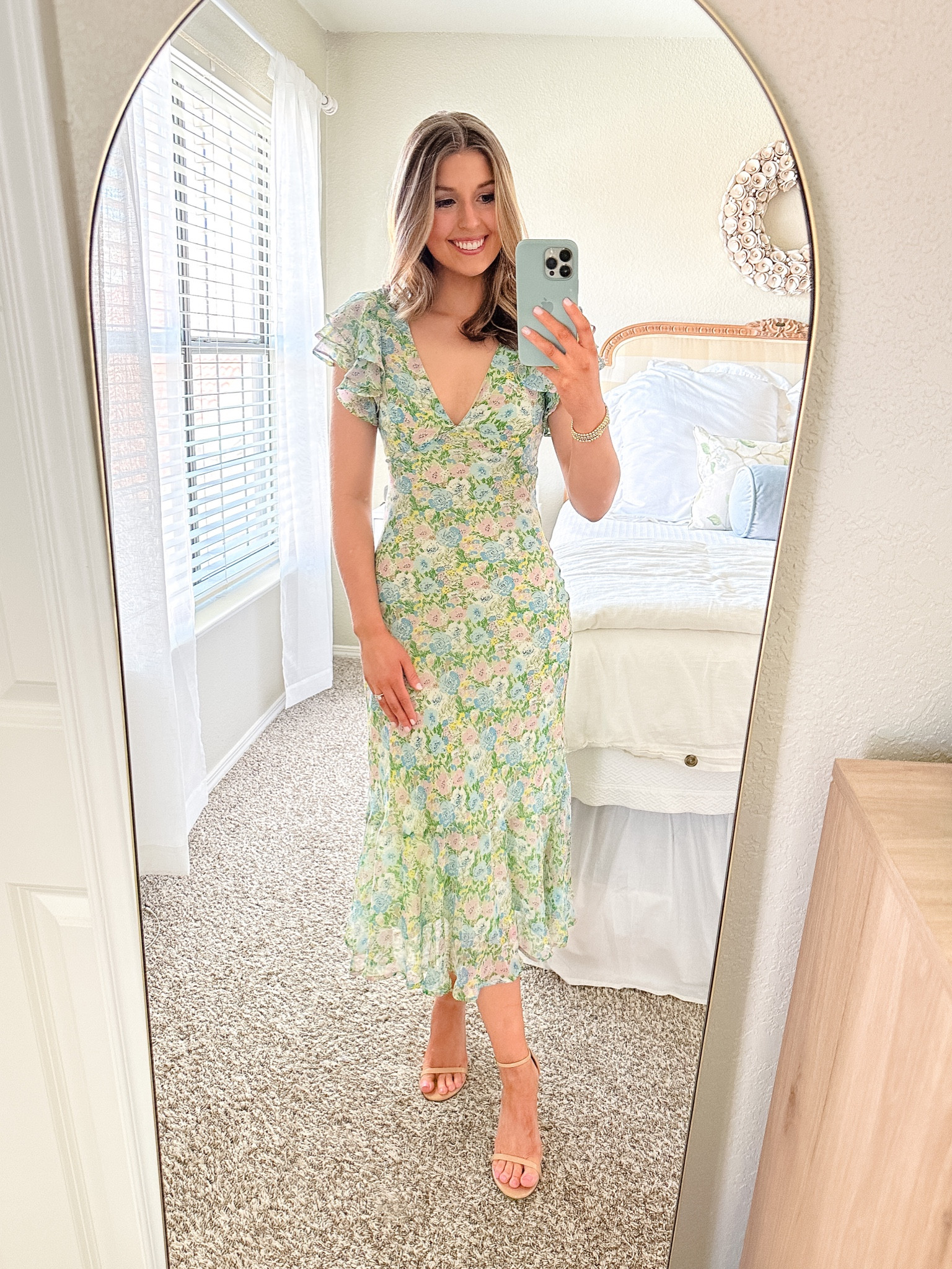 Garden wedding guest dress options! Wearing an XS :)

Wedding guest dress // summer wedding // midi dress // floral dress // 

#LTKSeasonal #LTKstyletip