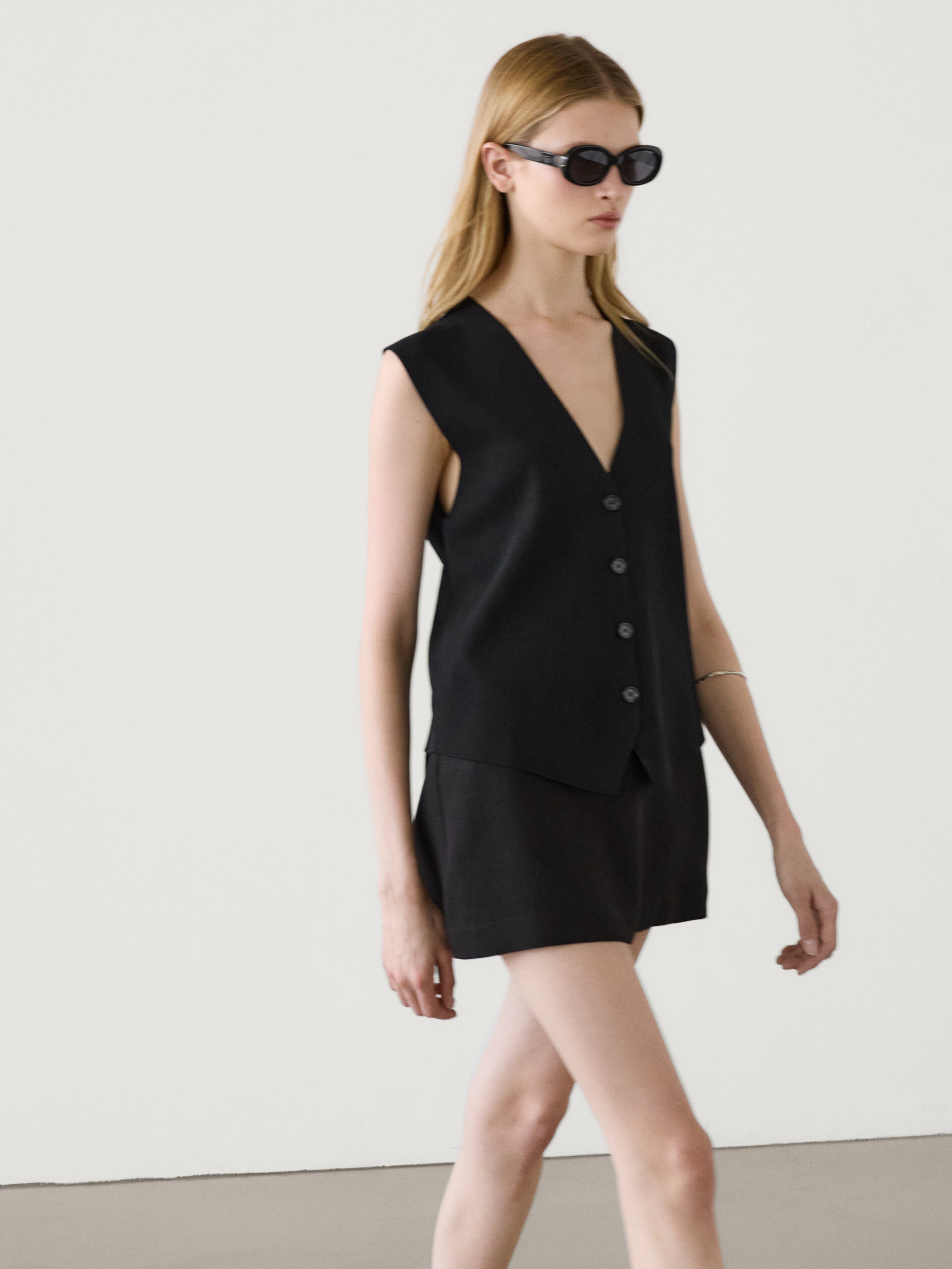 Knit waistcoat with buttons and opening | Massimo Dutti US