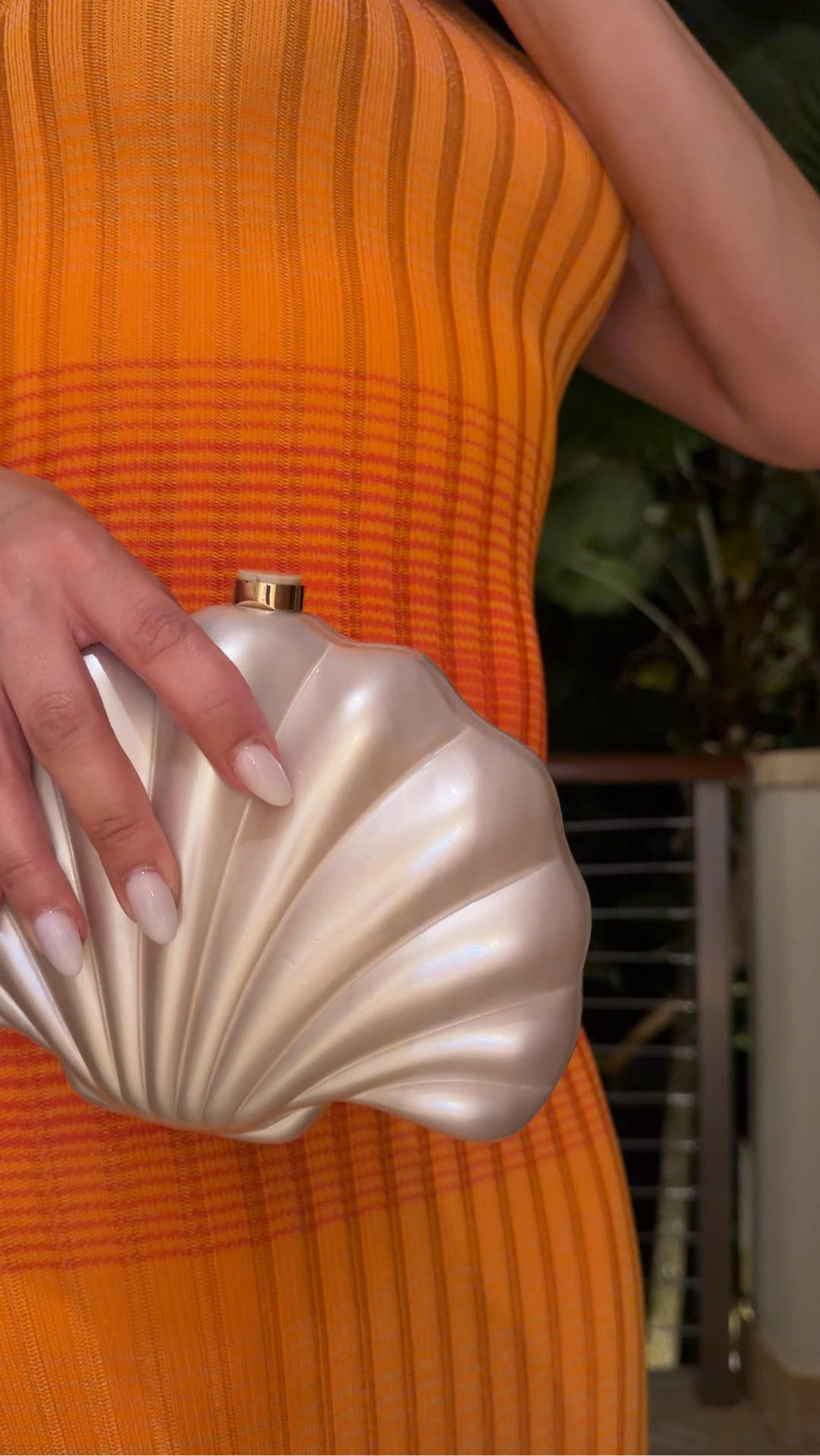 Golden skin, palm trees, and a seashell bag that belongs in a movie scene 🌙🐚
The Attina Evening Bag by @UrbanExpressions is the ultimate tropical-meets-glam accessory — elegant, playful, and made to be noticed.

I’m obsessed with how it elevates even the simplest silhouette ✨
Shop it on my LTK
#UExME #UrbanExpressions


#LTKgrwm #LTKTravel #LTKFindsUnder100