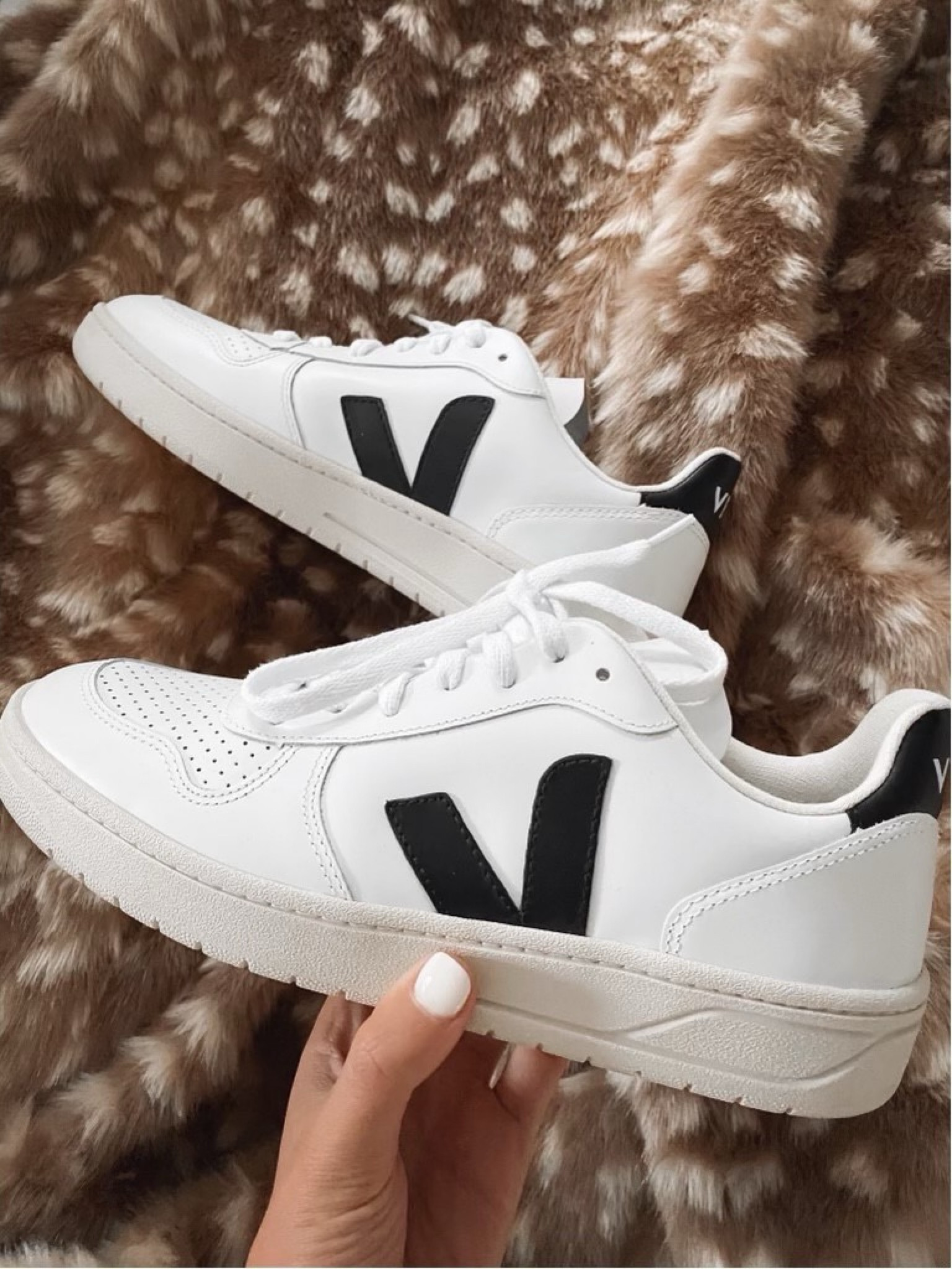 One of my favorite classic white sneakers🤌🤍 makes a great gift idea!

Fit tips: tts

Gift guide, gift guide for her, gift guide for him, men’s gift guide, women’s gift guide, Esplar sneakers, vejas sneakers, white sneakers, trendy tennis shoes, how to style, sneaker styling tip, Grace White, A Southern Drawl

#LTKShoeCrush #LTKHoliday #LTKGiftGuide