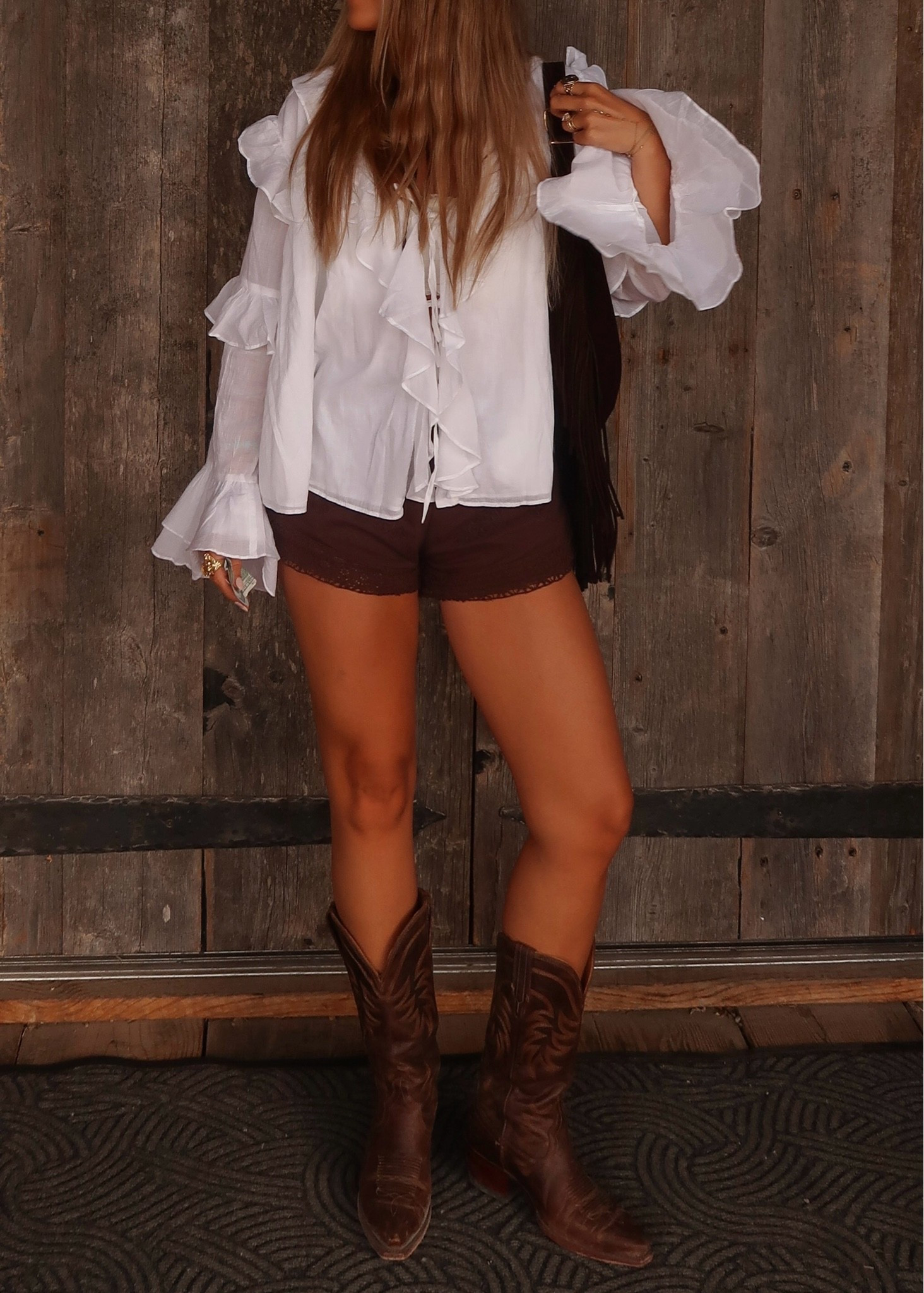 shirt is verryyy oversized - i did an XS :) size down half size in boots 

montana outfit, country concert, western fashion

#LTKgrwm #LTKootd #LTKTall