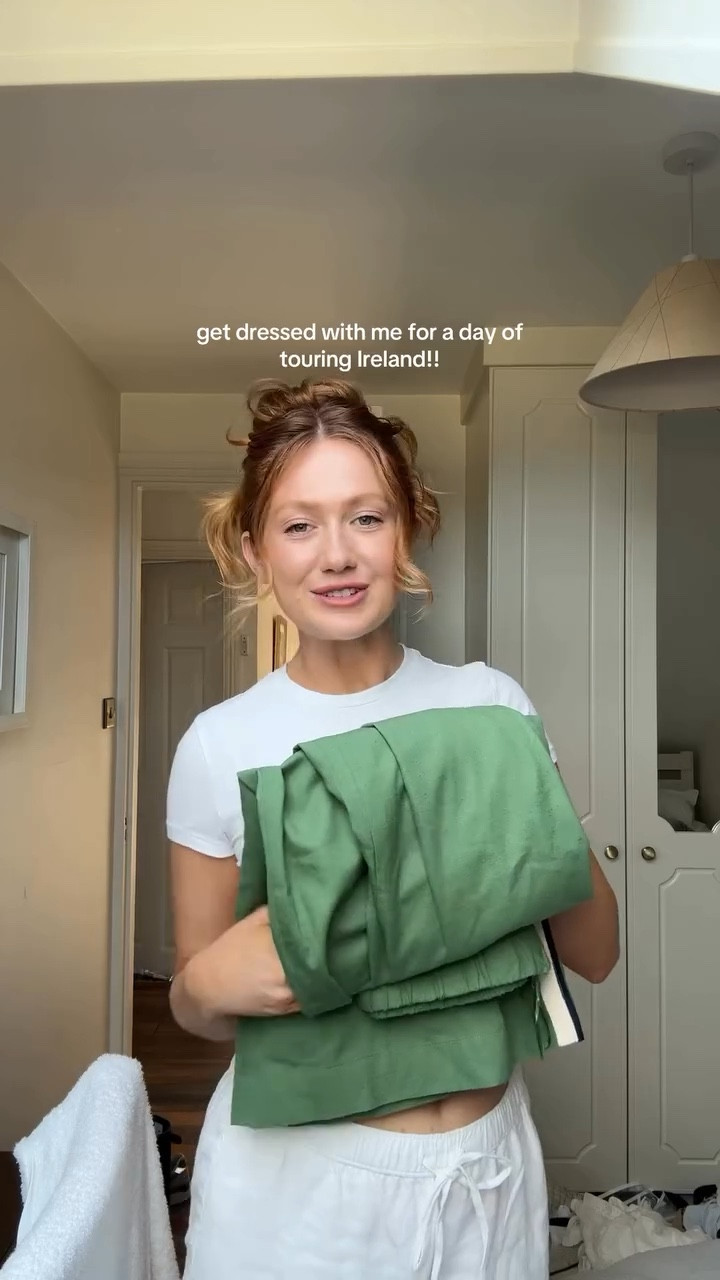 Outfit of the day for Ireland!! 

The trousers I picked up from Penney’s in Ireland!