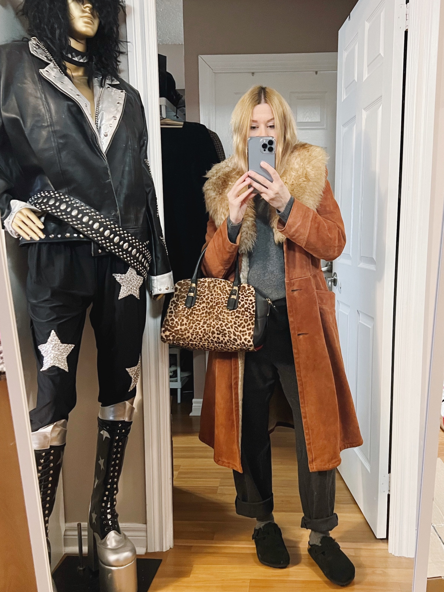 The girls are sick and hanging out in my usual photo spot, so today I get to hang with Goldie who is all dressed for Halloween. Yes she’s really tall, plus she’s wearing platform boots. And yes we have weird home decor 🤷‍♀️  

•
.  #FallLook  #StyleOver40  #birkenstockBoston  #vintageCoat  #ferragamoBag  #secondhandFind #FashionOver40  #MumStyle #genX #genXStyle #secondhandDesigner #pennyLane #thriftFinds  #genXInfluencer #WhoWhatWearing #genXblogger  #Over40Style #40PlusStyle #Stylish40s  #HighStreetFashion 

#LTKHalloween #LTKshoecrush #LTKSeasonal