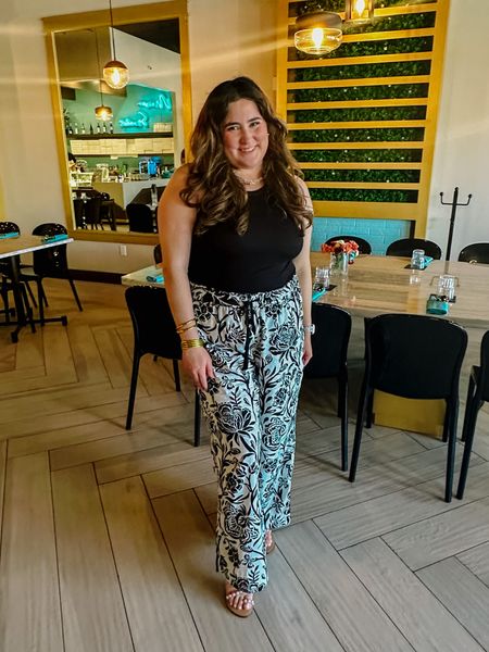 Perfect pants for travel; travel outfit black and white 

#LTKcurves #LTKFind #LTKshoecrush
