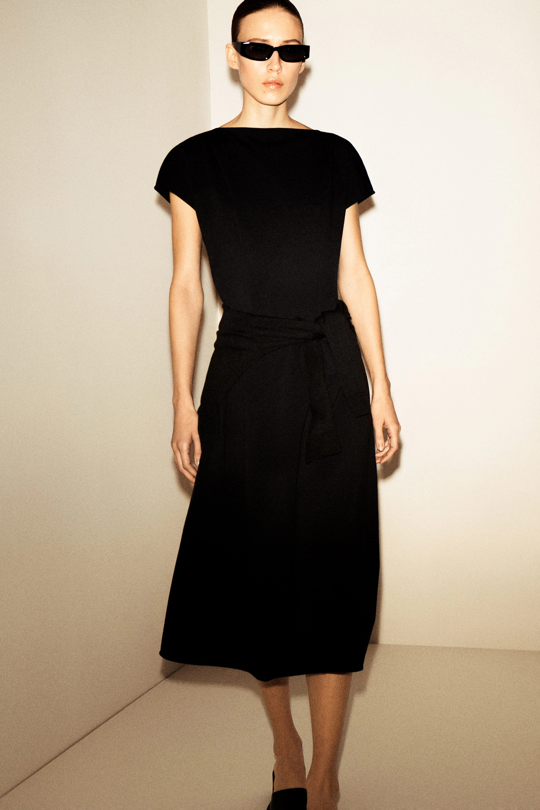 SCULPTURAL JERSEY MIDI DRESS - BLACK | COS GB | COS UK