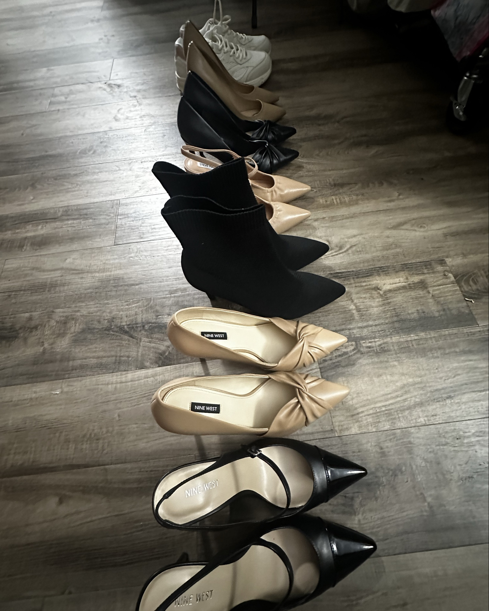 Size 12 fall shoe haul! 🍁 👠

Needed to update my shoes to wear on the show and also out and about this fall so I went with a mix of boots, pumps, sling backs, and sneaks 