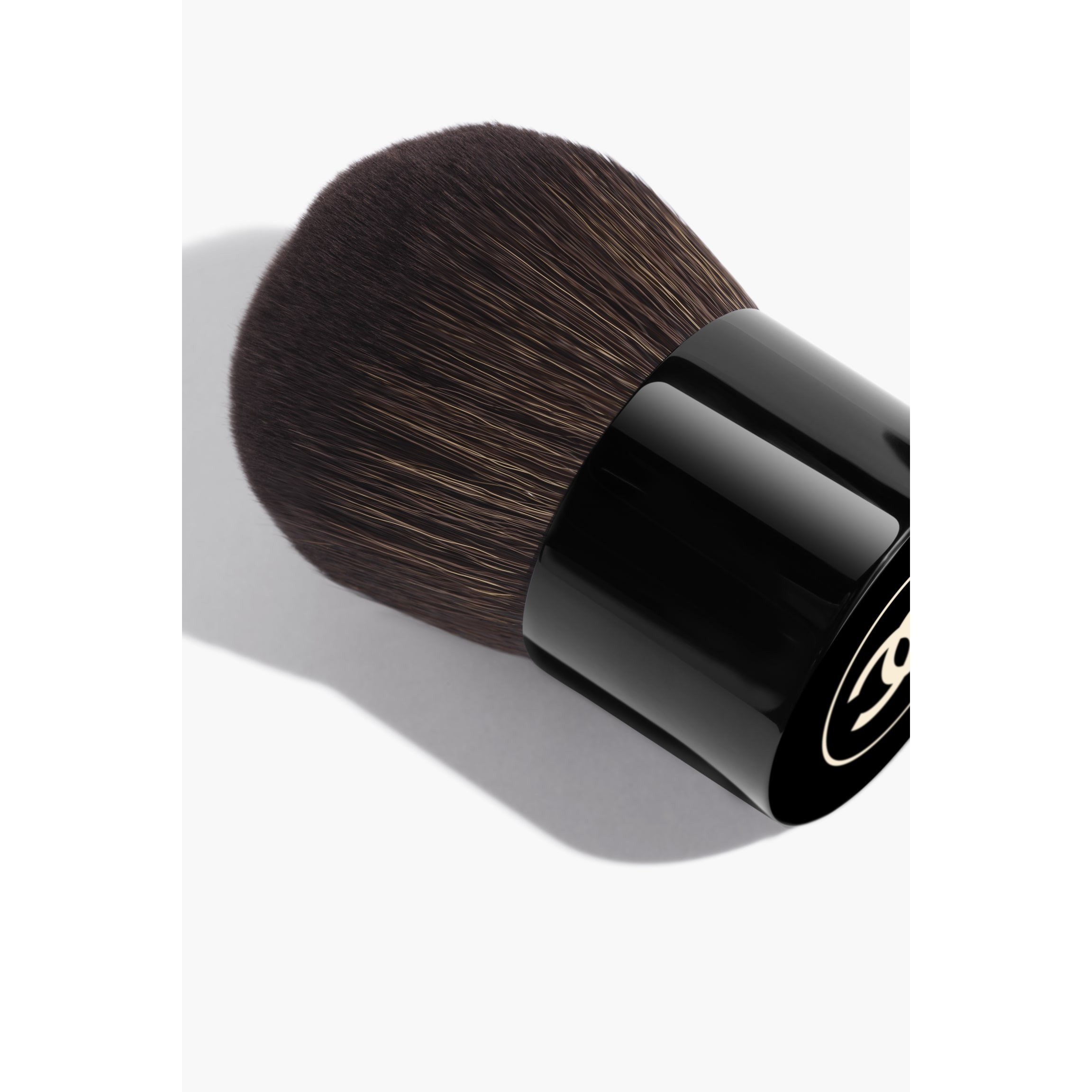 LES BEIGES Oversize kabuki brush  | CHANEL | Chanel, Inc. (US)