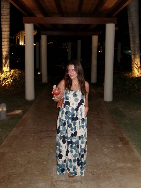 The perfect summer or vaca dress! Wearing M