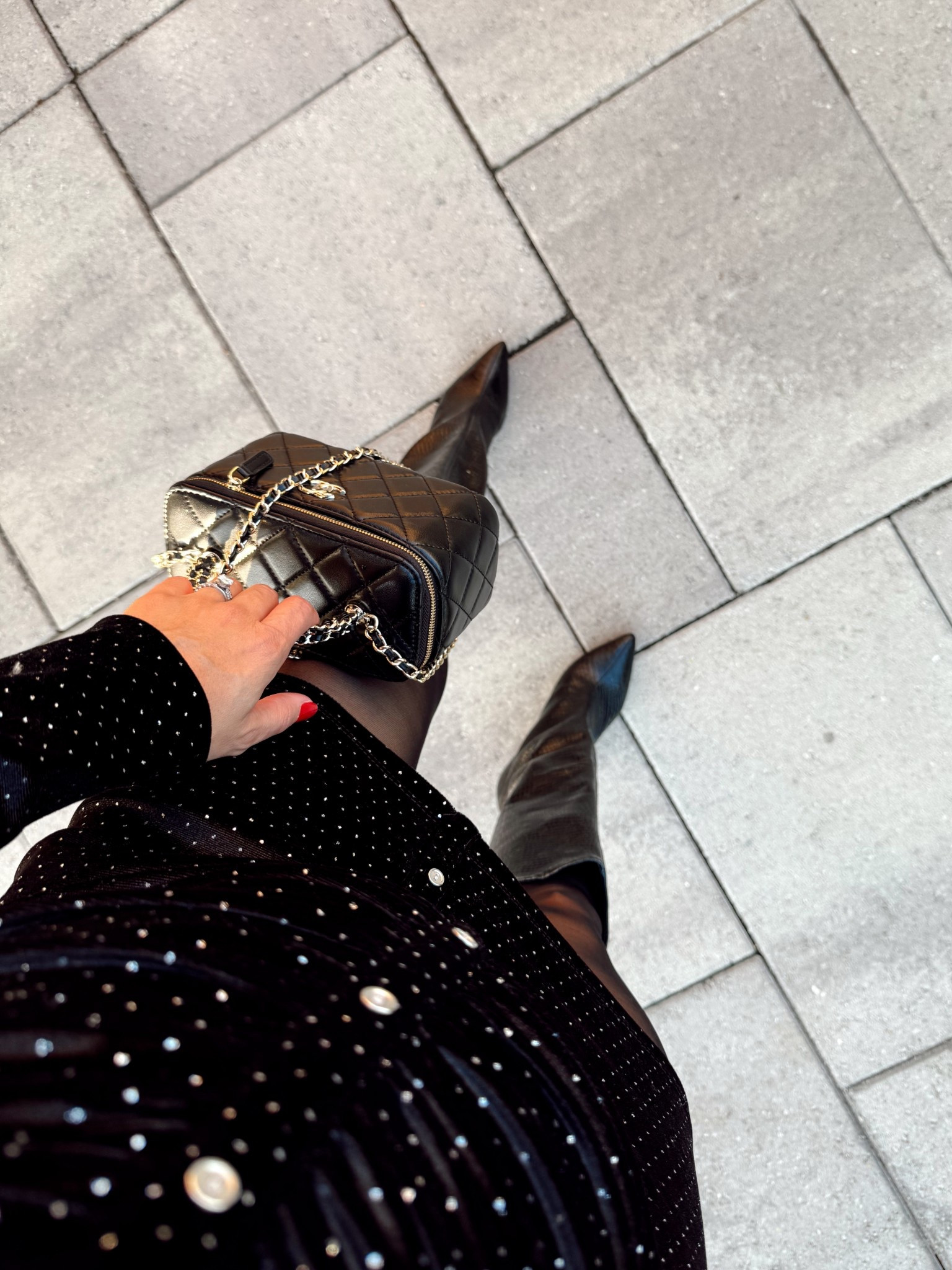 NYE outfit inspo🖤✨

Little black dress | Boots | Handbag

#LTKFindsUnder50 #LTKFindsUnder100 #LTKSeasonal
