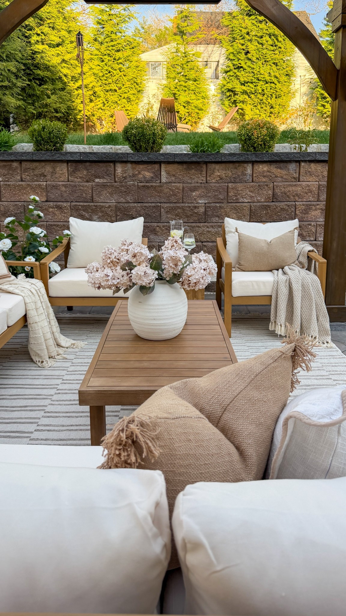 This view truly has my heart. 🌿🤍

#outdoorpatio #outdoorseating #outdoordesign #wayfairfinds