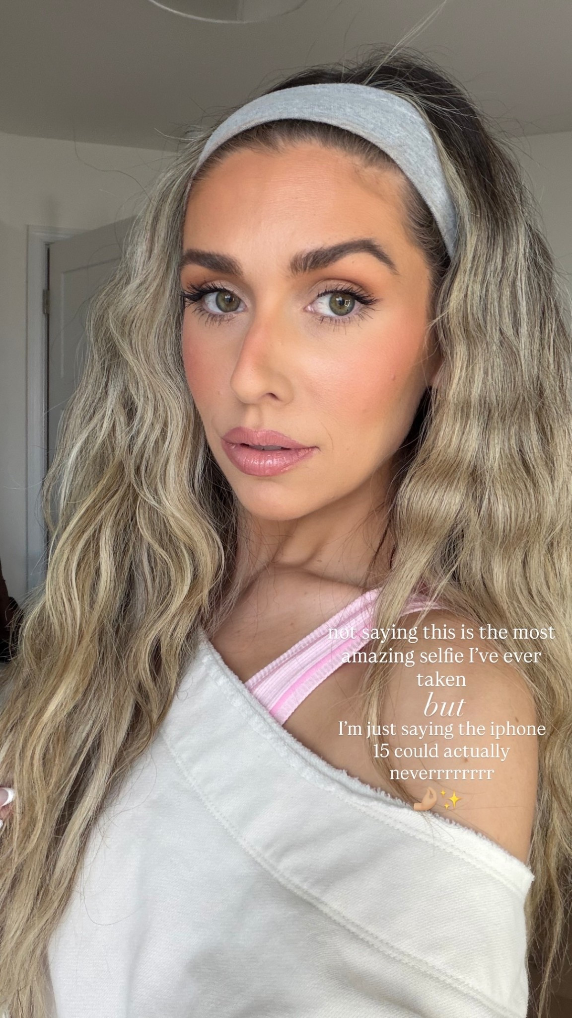 I’m just saying the iphone 15 could actually neverrrrrrrr not saying this is the most amazing selfie I’ve ever taken  but 🤌🏼✨