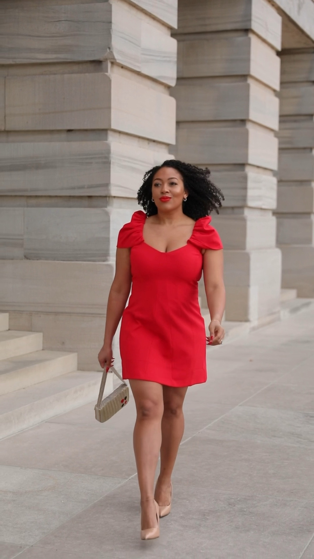 Downtown Nashville at Christmas is pure magic, so here’s a little glimpse of the holiday vibes from *The People’s House*—our stunning State Capitol! 🎄✨ And let’s talk about this @frenchconnection dress from Belk—because it had me standing on business and making bold moves to close out the year in style and head towards the month of love! 💃🏾

#NashvilleChristmas #ThePeoplesHouse #HolidayGlowUp

#LTKFindsUnder100 #LTKMidsize #LTKHoliday