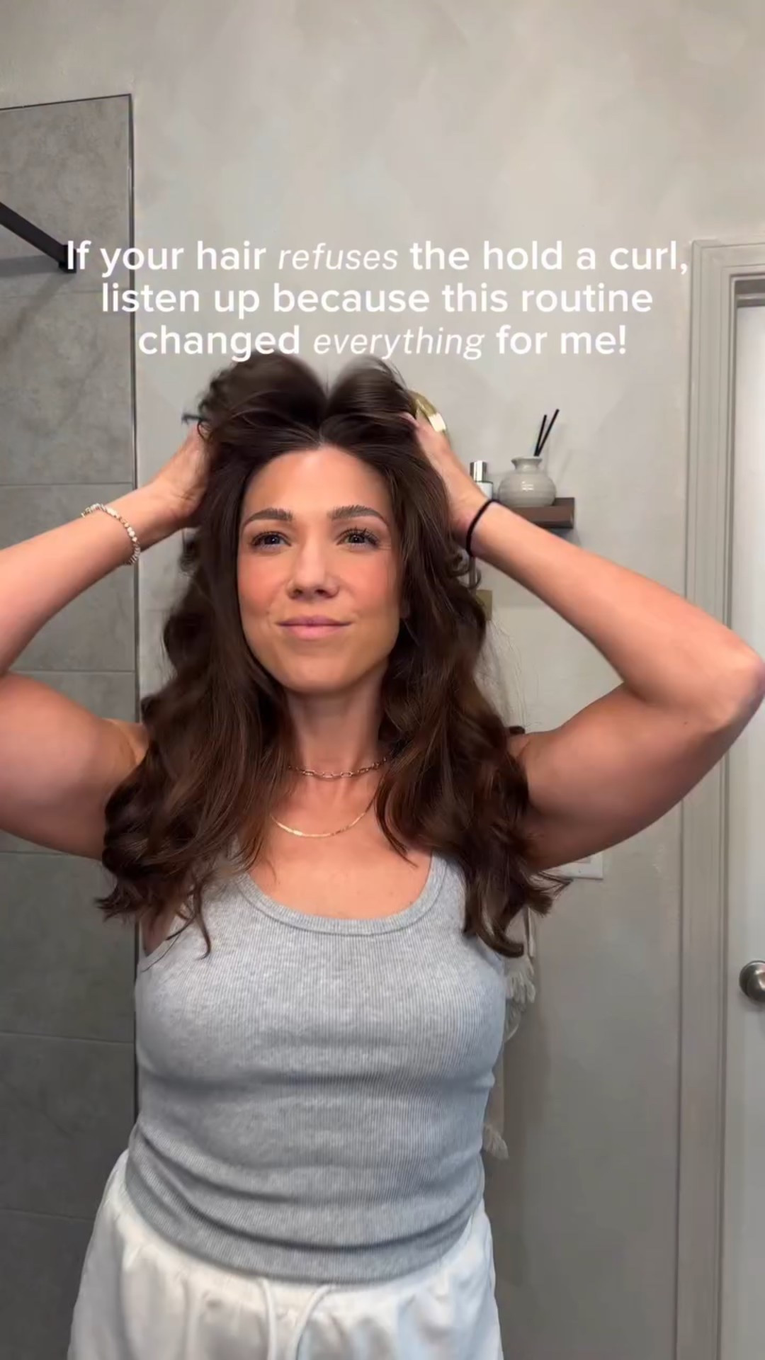 After YEARS of failed heatless curl attempts… this finally worked! 

@theeffortlessshop 

#heatlesscurls #hairroutine #finehair #finehairtips #theeffortlessshop #simplebeauty