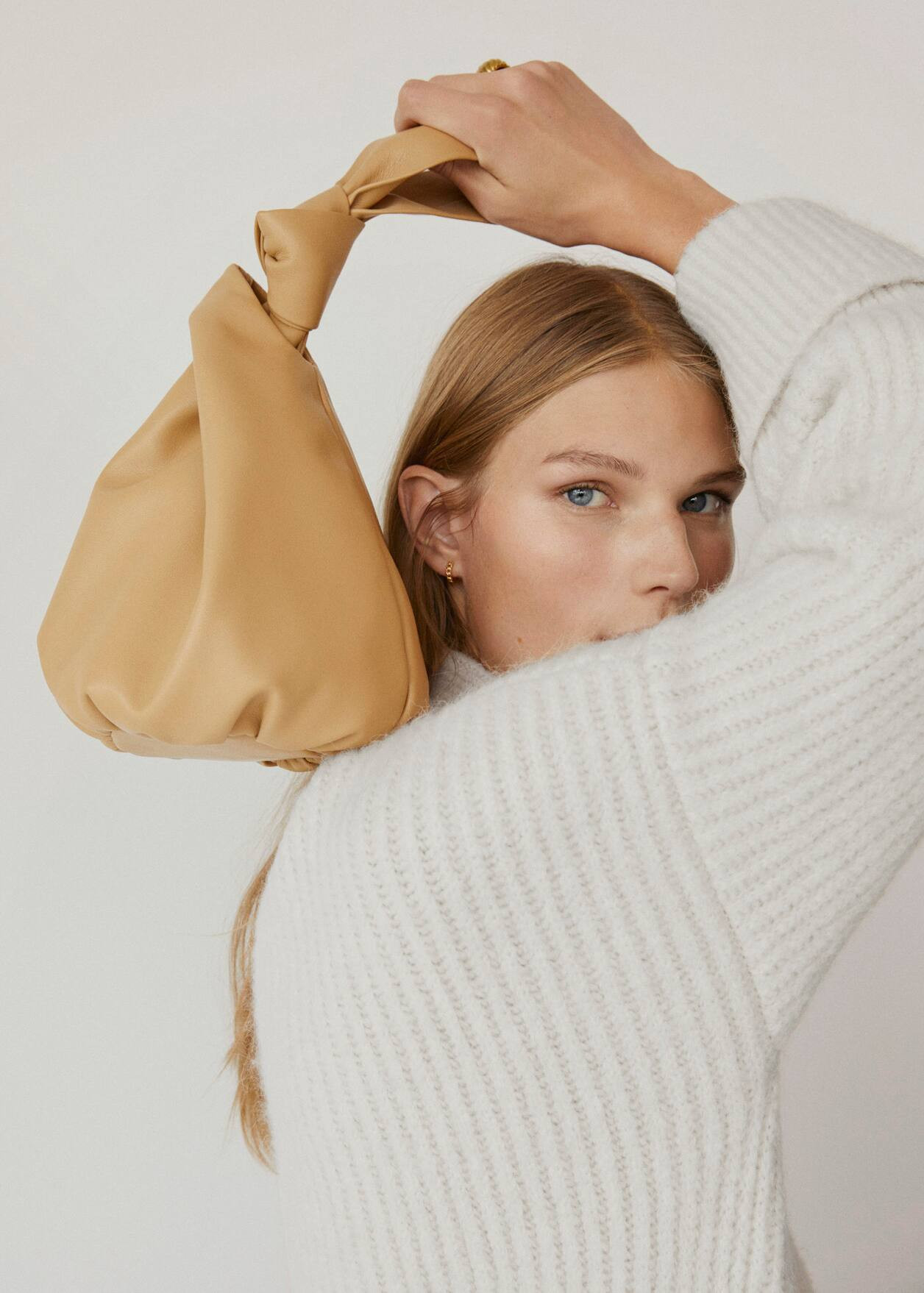 Bucket bag | MANGO (US)