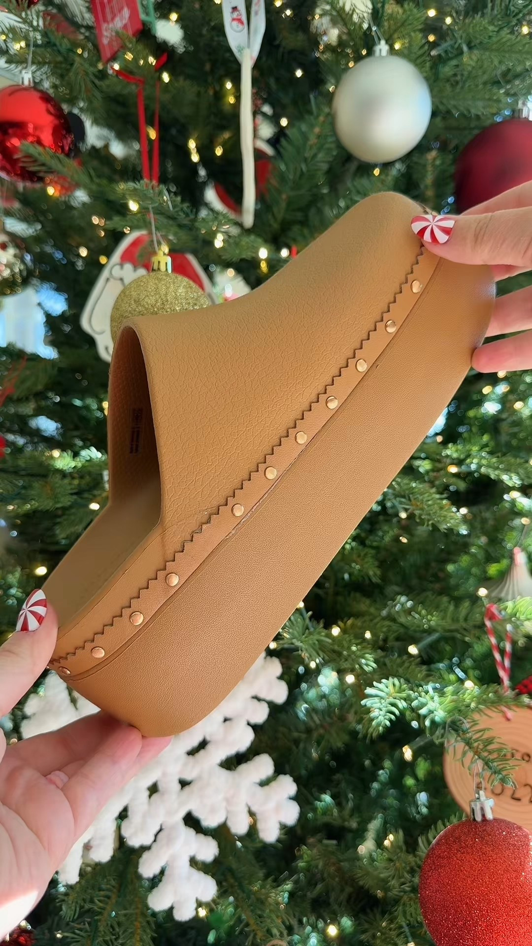 Crocs Dylan clogs 

#LTKFindsUnder100 #LTKootd #LTKGiftGuide