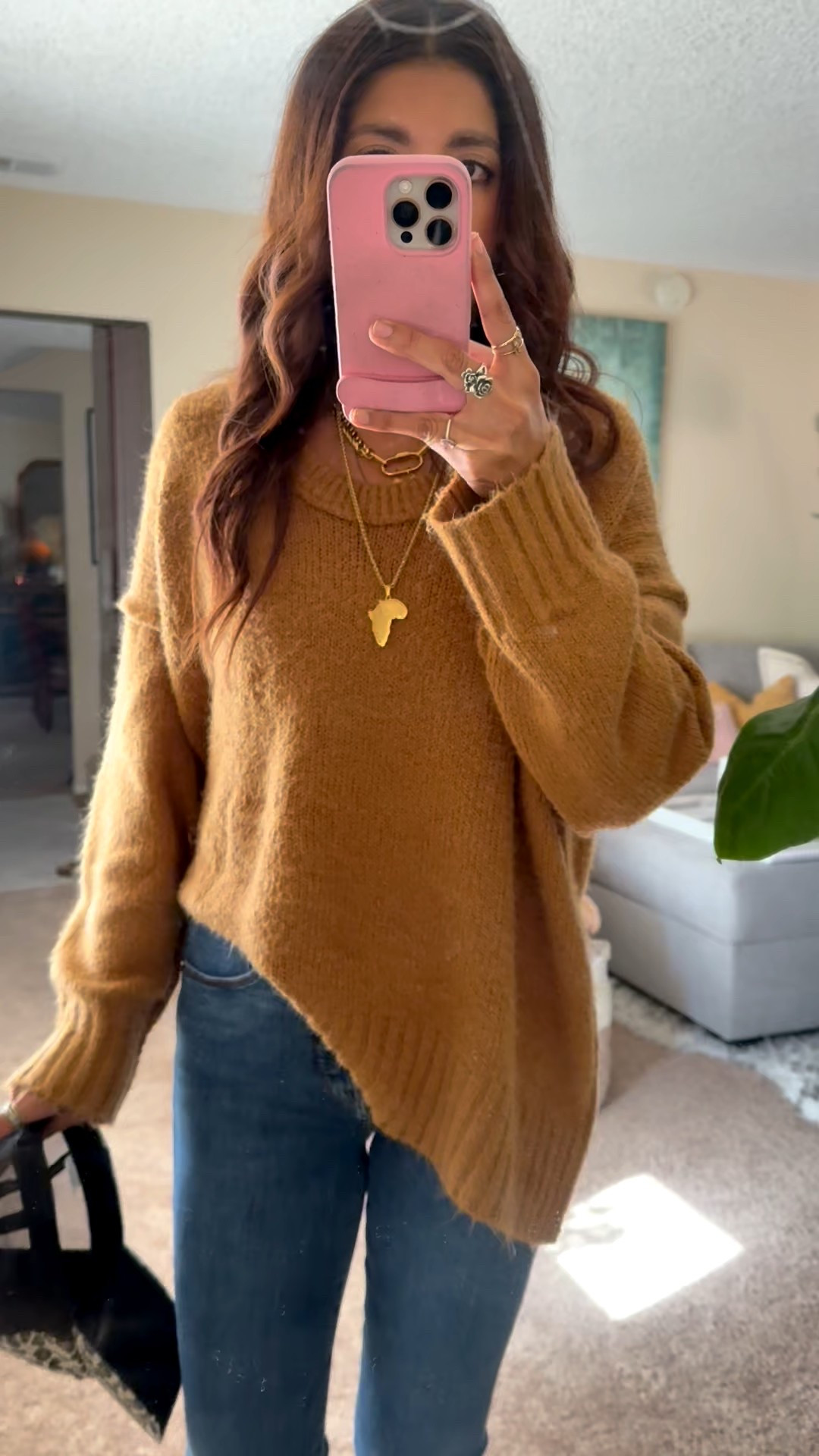 Coziest oversized sweater kind of day 🤍 I love how easy it is to style with any bottom. Today’s combo: denim leggings, boots, tote bag, sunnies & simple jewelry — effortless chic + mom style done right. Tap to shop the full look 🤍🛍️
Top size XS
Bottom size. XS
Shoe size 8

oversized sweater, fall outfit, winter outfit, chic mom style, casual chic outfit, cozy sweater, everyday style, denim leggings outfit, easy outfits for moms, comfy chic look, neutral outfit, wardrobe staples, fall fashion finds, LTK fashion, effortless style, daily outfit inspo

#LTKootd #LTKgrwm #LTKmomlife