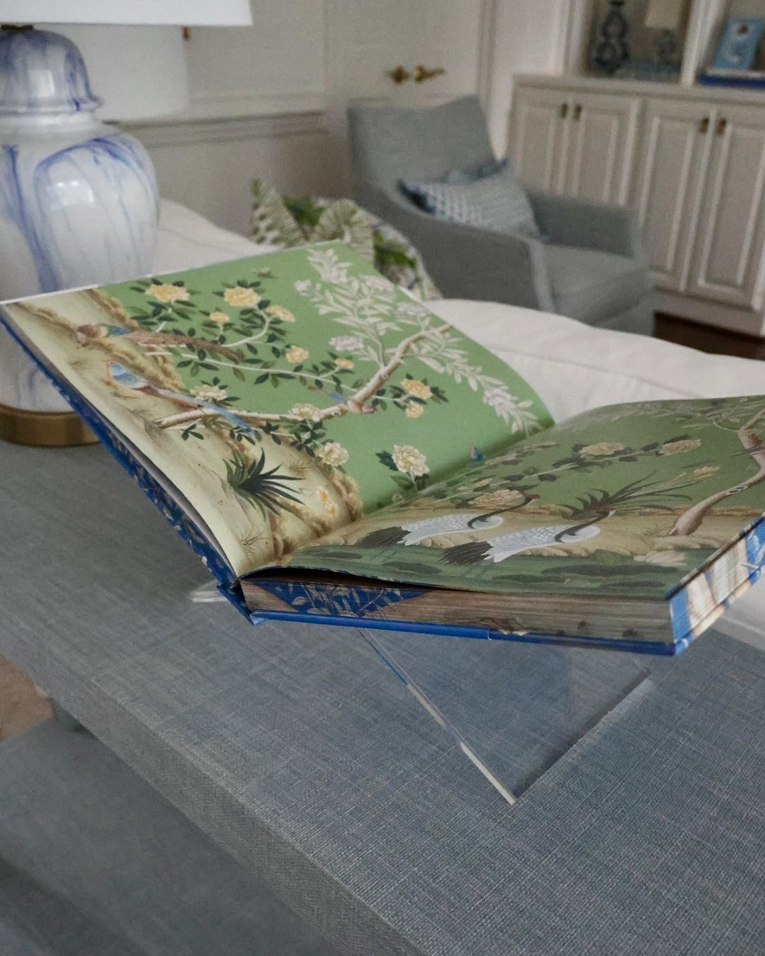 Easily display coffee table books with this clear stand! 

#LTKHome