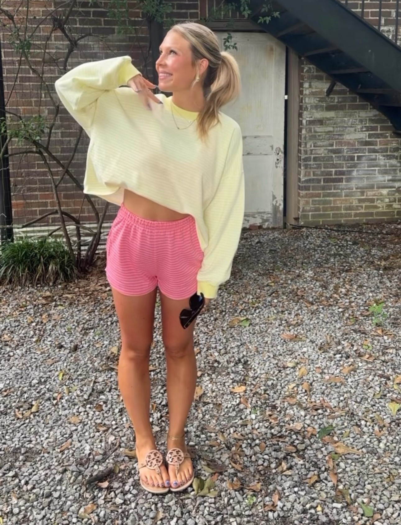 Mix n match target lounge set!! 🍓 🍋 

Xs bottoms + bra || large sweatshirt 

#LTKTravel #LTKStyleTip #LTKActive