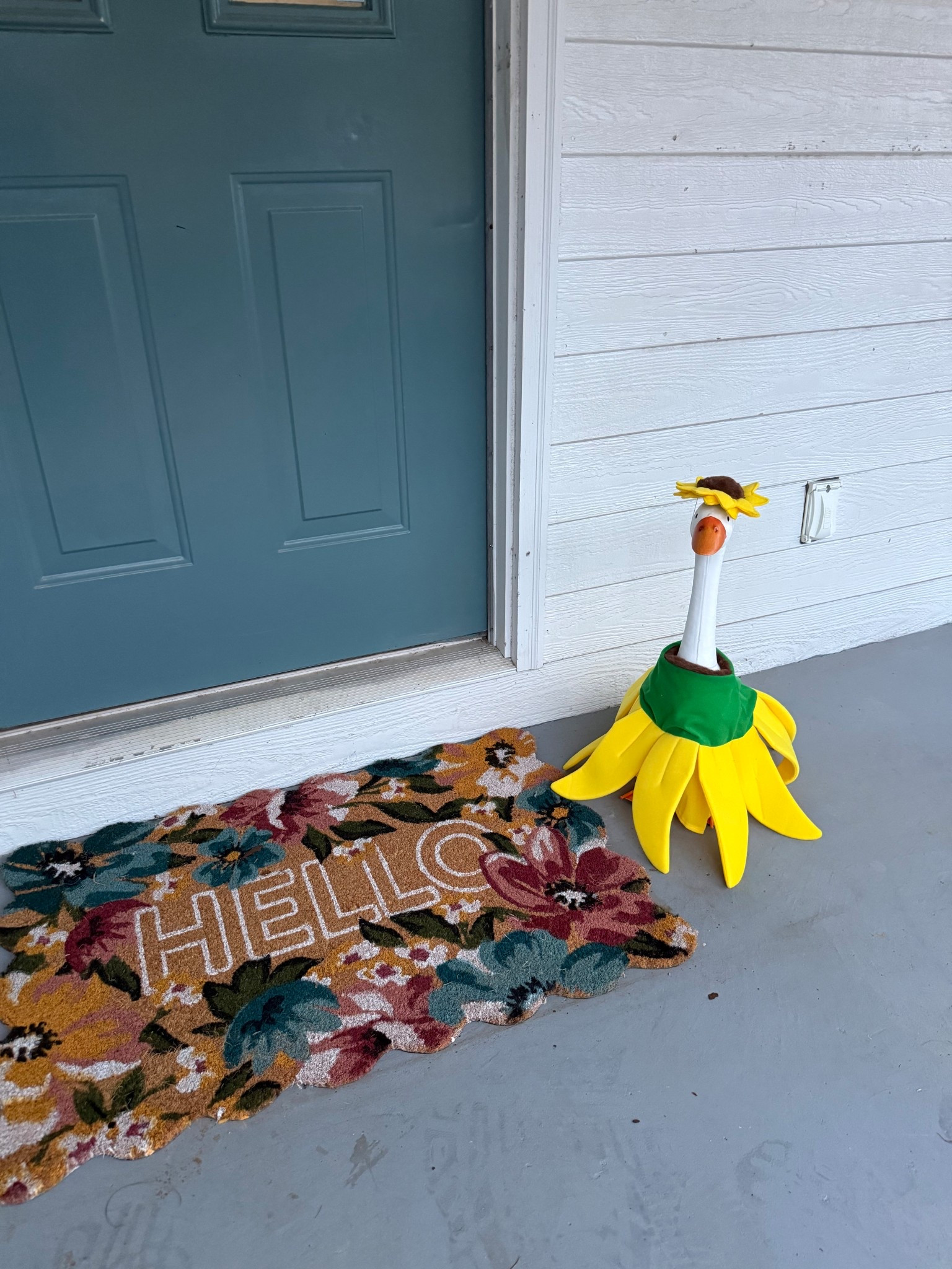 Porch goose, porch goose outfit, porch decor, welcome mat, cute welcome mat

#LTKSeasonal #LTKHome
