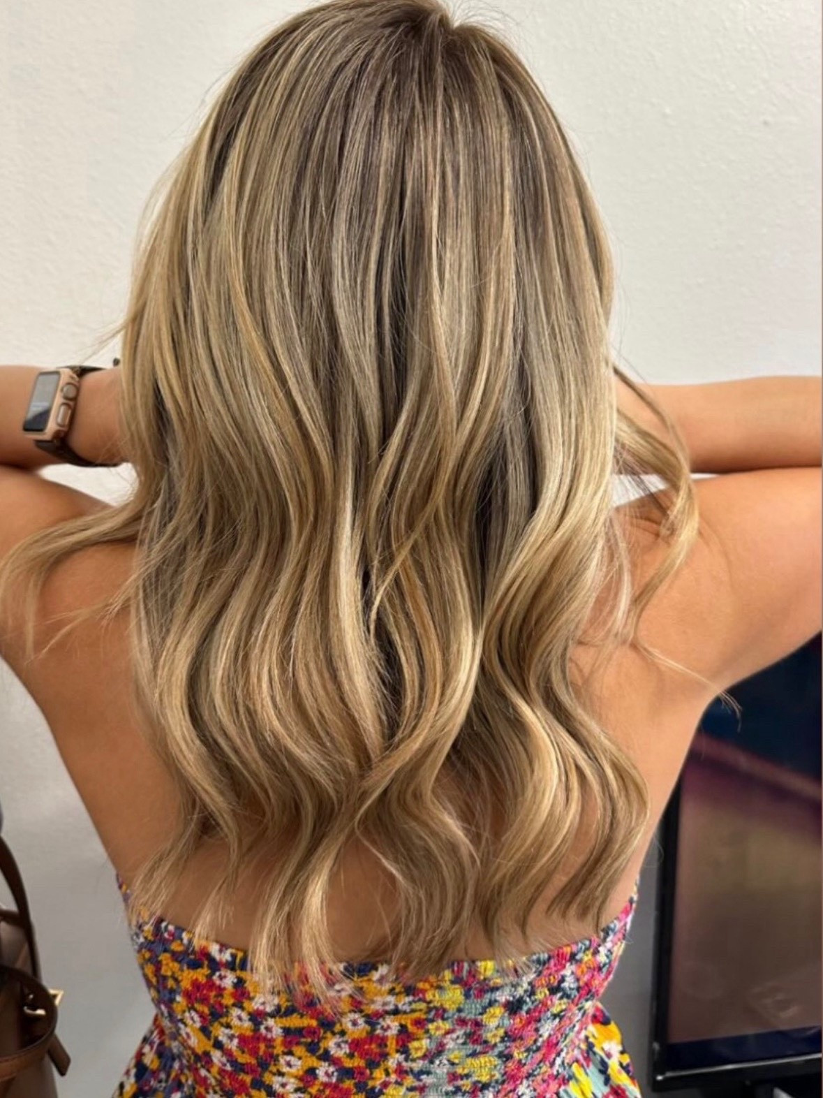 I get asked about my highlights all the time—so here it is 👇🏼

My brother created this combo years ago… and I’m not gatekeeping 🙃

Lift to pale yellow → tone with 9/01 (6% 1:2)
Root: 6-0

Save this for your next salon visit 💇🏼‍♀️

#LTKBeauty #LTKselfcare #LTKmomlife