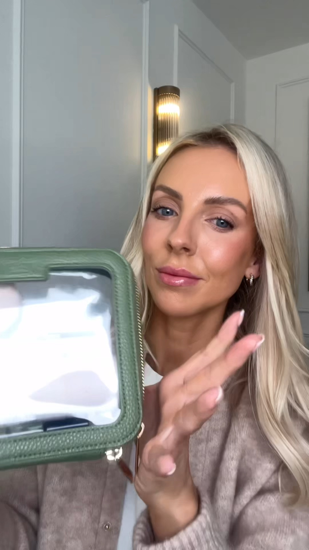 
20% off all my must haves @spacenk Code LUCKY 


Foundation – shade Stromboli
	•	Concealer – shade 01N
	•	Eye Brightener – shade Night Swan
	•	Blush – shade Hope
	•	Bronzer – shade Happy Soul
	•	Eyebrows (Brow Cheek) – shade Taupe
	•	Afterglow Lip Balm – shade Orgasm