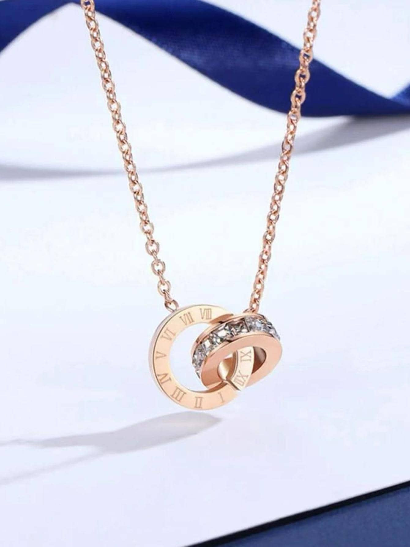 1pc Fashion Stainless Steel Cubic Zirconia Decor Roman Numeral Detail Round Pendant Necklace For ... | SHEIN