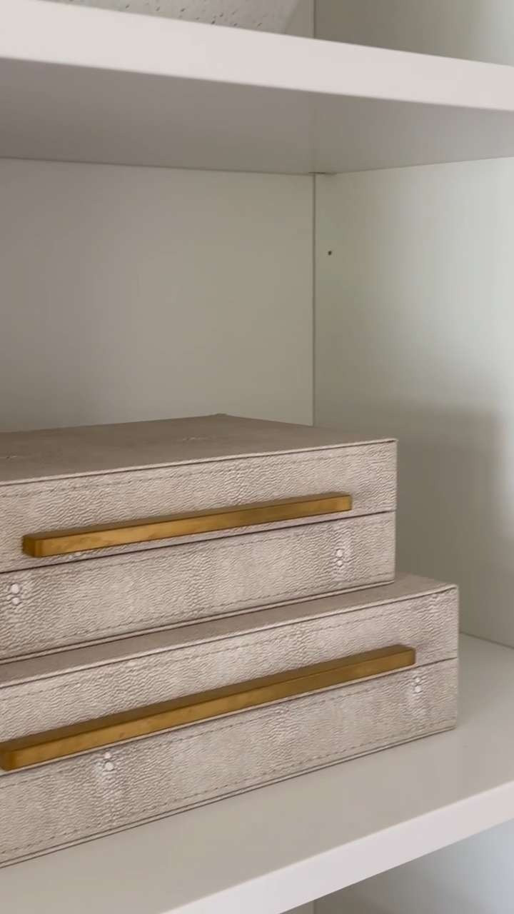 These storage boxes are perfect for concealing clutter!

From Amazon🤍



Summer, leather boxes, jewelry organizer, bookshelf, styling, organization, set, sidneymarieduke 

 #LTKHome