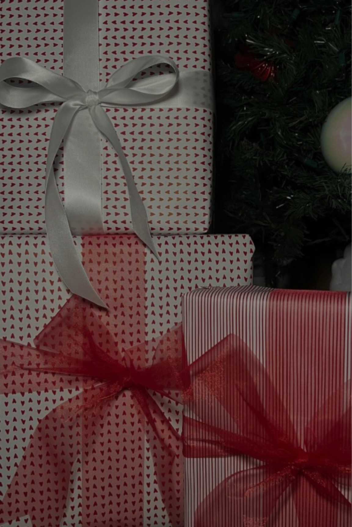 The best wrapping paper!! Stock up while it’s on sale 🤍

LTKFestiveSaleNL LTKFestiveSaleFR #LTKHoliday