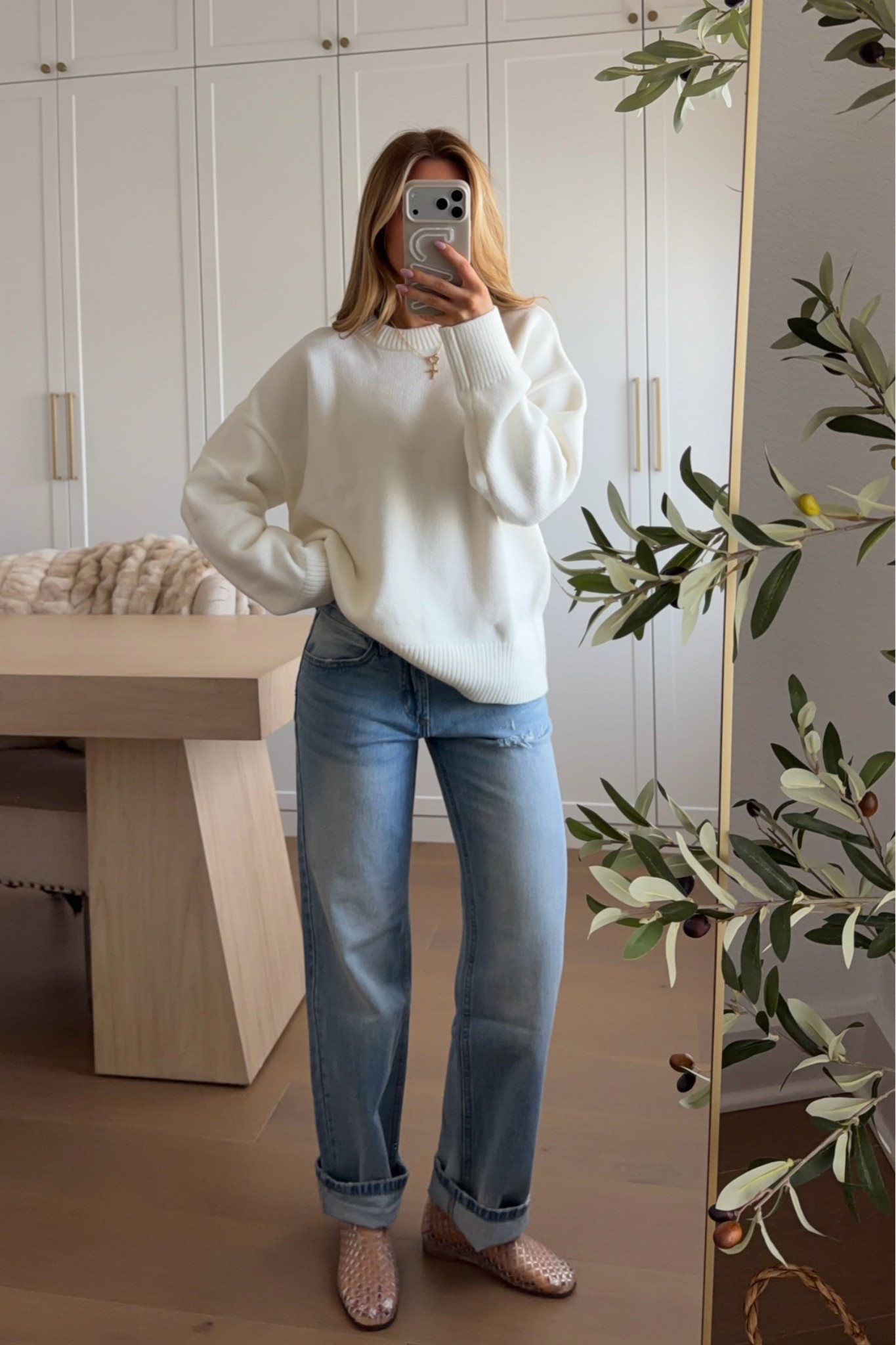 sweater: small // jeans: sized up to a 2 for a looser fit — found the perfect cashmere blend sweater from Amazon. The fabric is so soft stretchy and comfortable. I would size up a couple for an oversized fit!