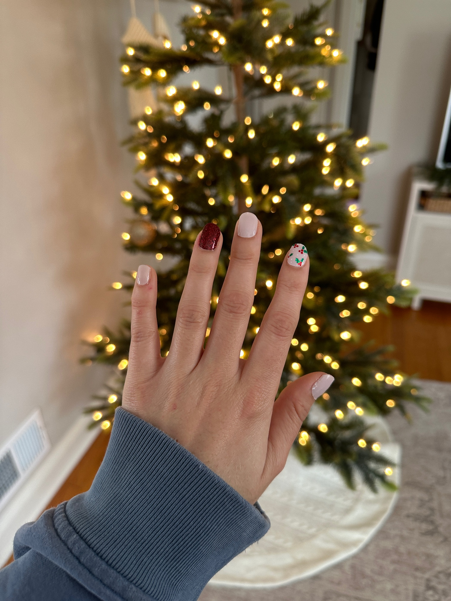 Dashing diva at home Christmas nails

Manicure nail strips, diy, nail stickers, stocking stuffer for her

#LTKbeauty #LTKSeasonal #LTKfindsunder50