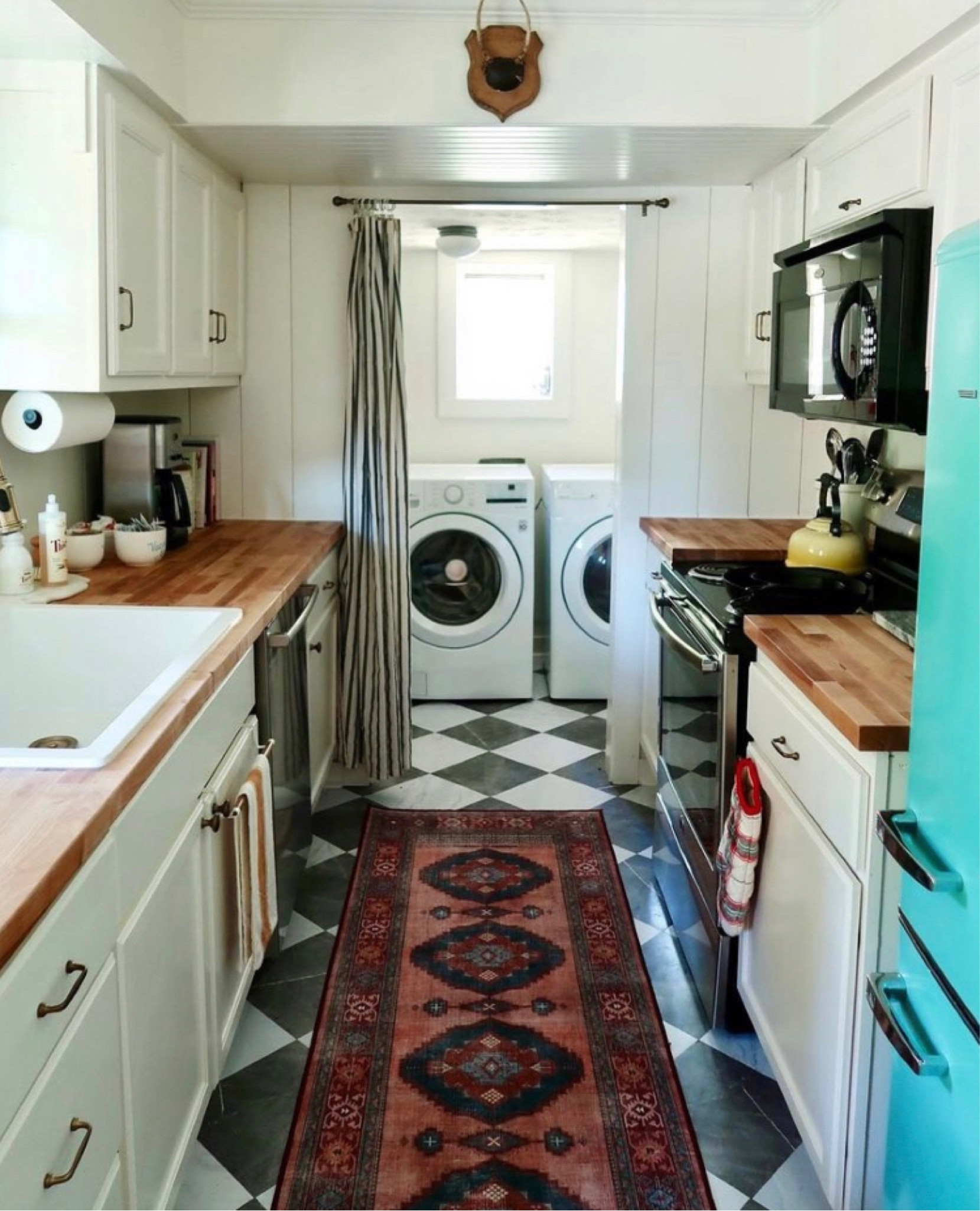 Airbnb kitchen cottage kitchen diy kitchen 

#LTKhome #LTKstyletip