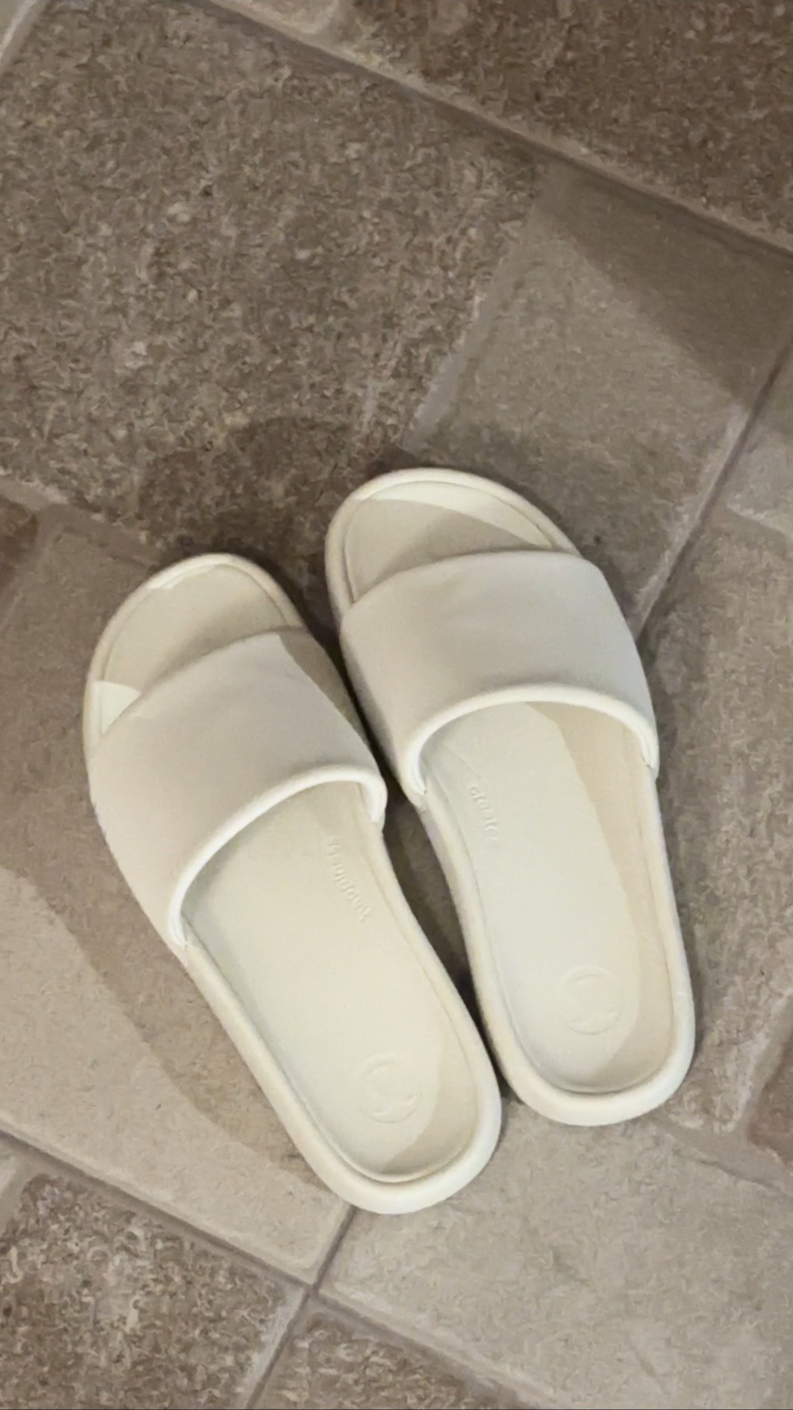 My favorite shoes to wear to Pilates! 



Pilates shoes, Pilates slides, slides, slide on shoes, my styled life, lululemon slides, lululemon shoes. 