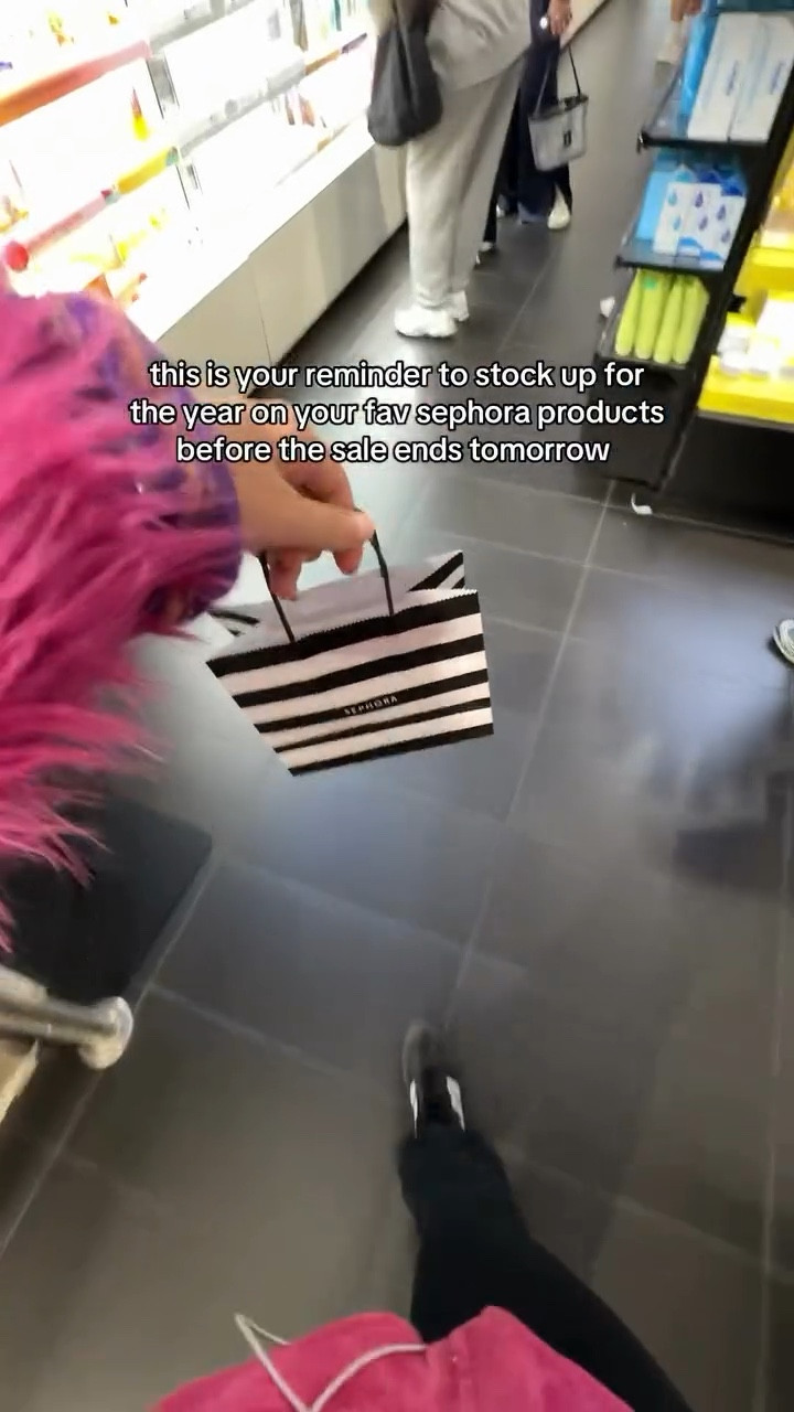 did you shop the @sephora sale yet?? my blondes you need to try the sephora collection eyebrow pencil 👸🏼

#sephorasale #sephoracollection #sephorahaul #sephorasquad #eyebrowpencil #holidayshopping #makeuphaul